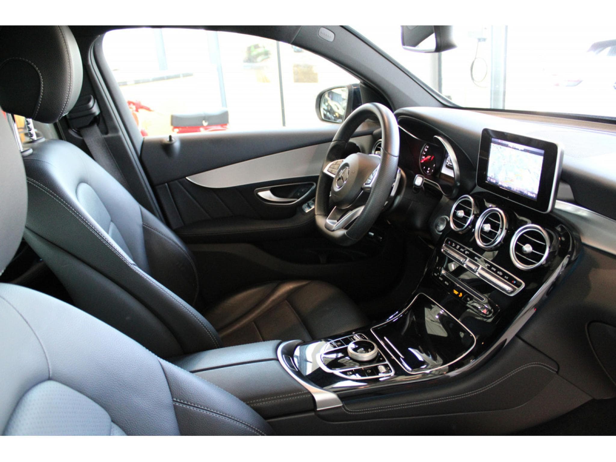 Mercedes GLC 250 4 MATIC COUPE AMG LINE PANO CUIR NAVI 1 HAND (2017) - Foto 6