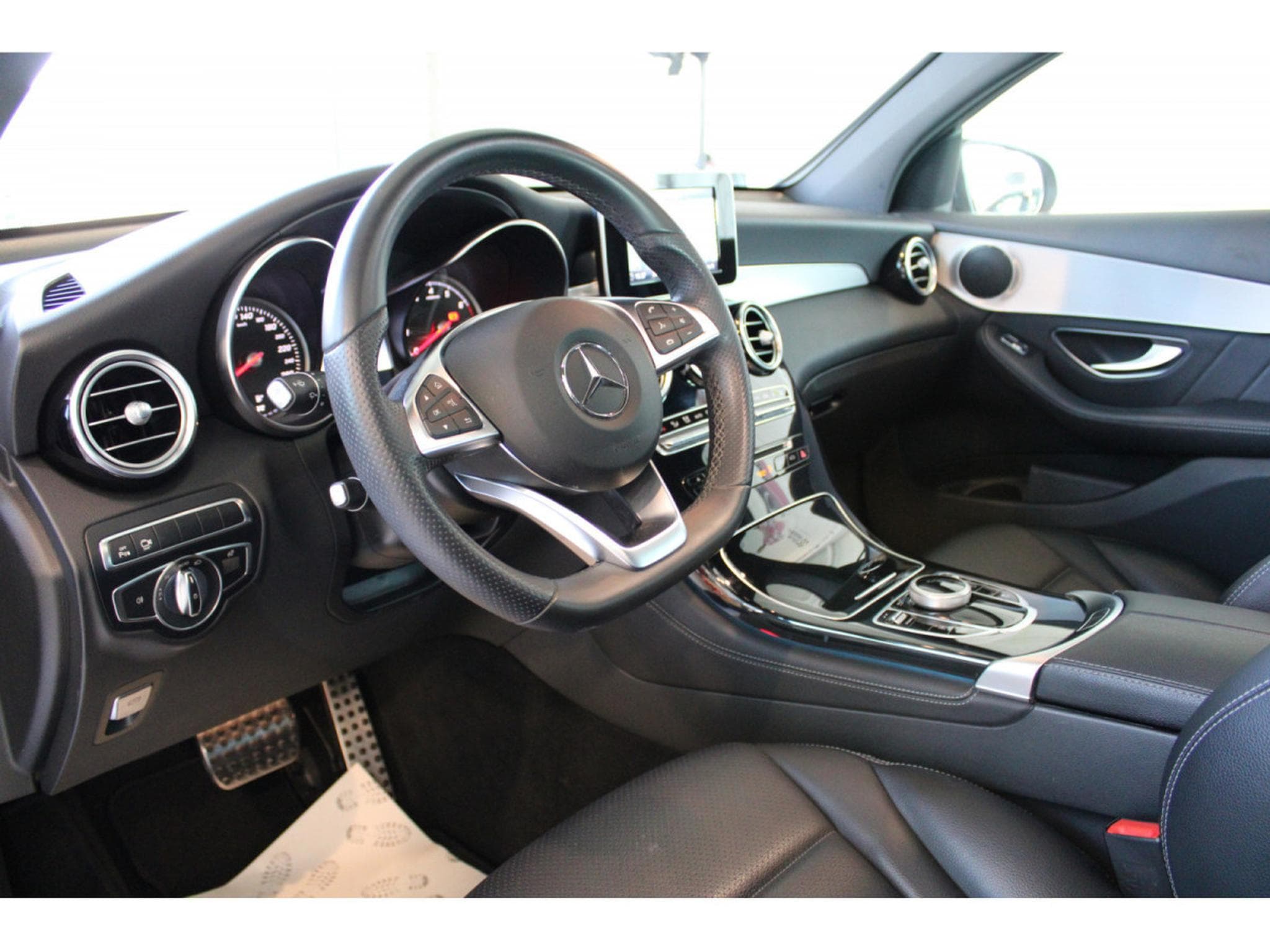 Mercedes GLC 250 4 MATIC COUPE AMG LINE PANO CUIR NAVI 1 HAND (2017) - Foto 9