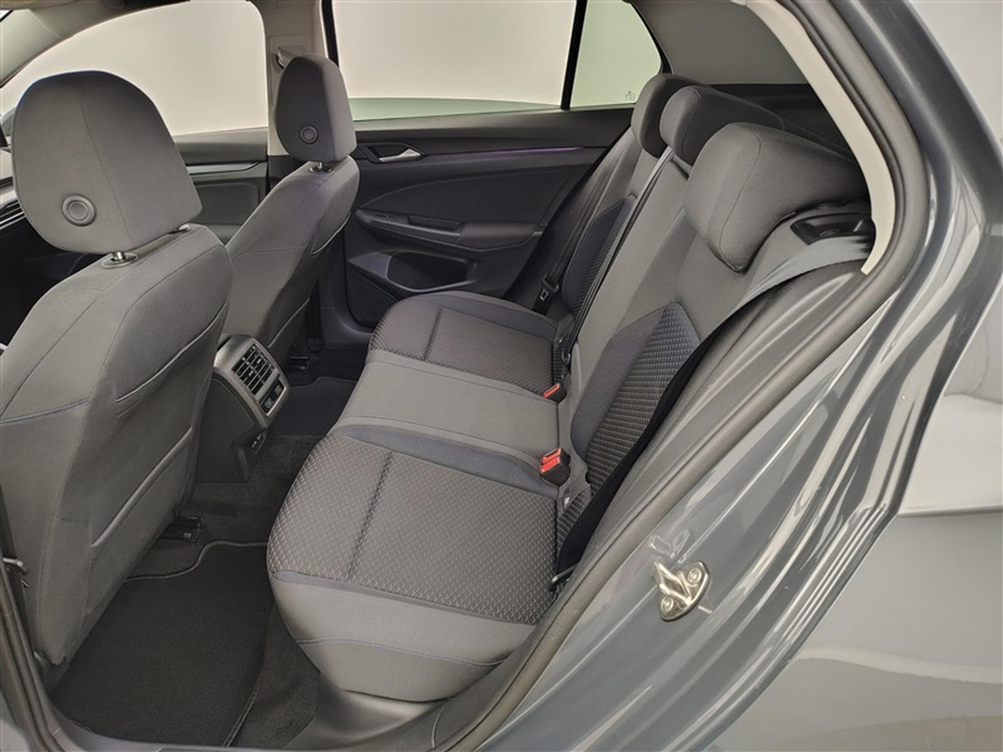 VW Golf 1.0 TSI 110cv United NAVI / FULL LED / PDC AV+AR / JA 16" (2021) - Photo 13