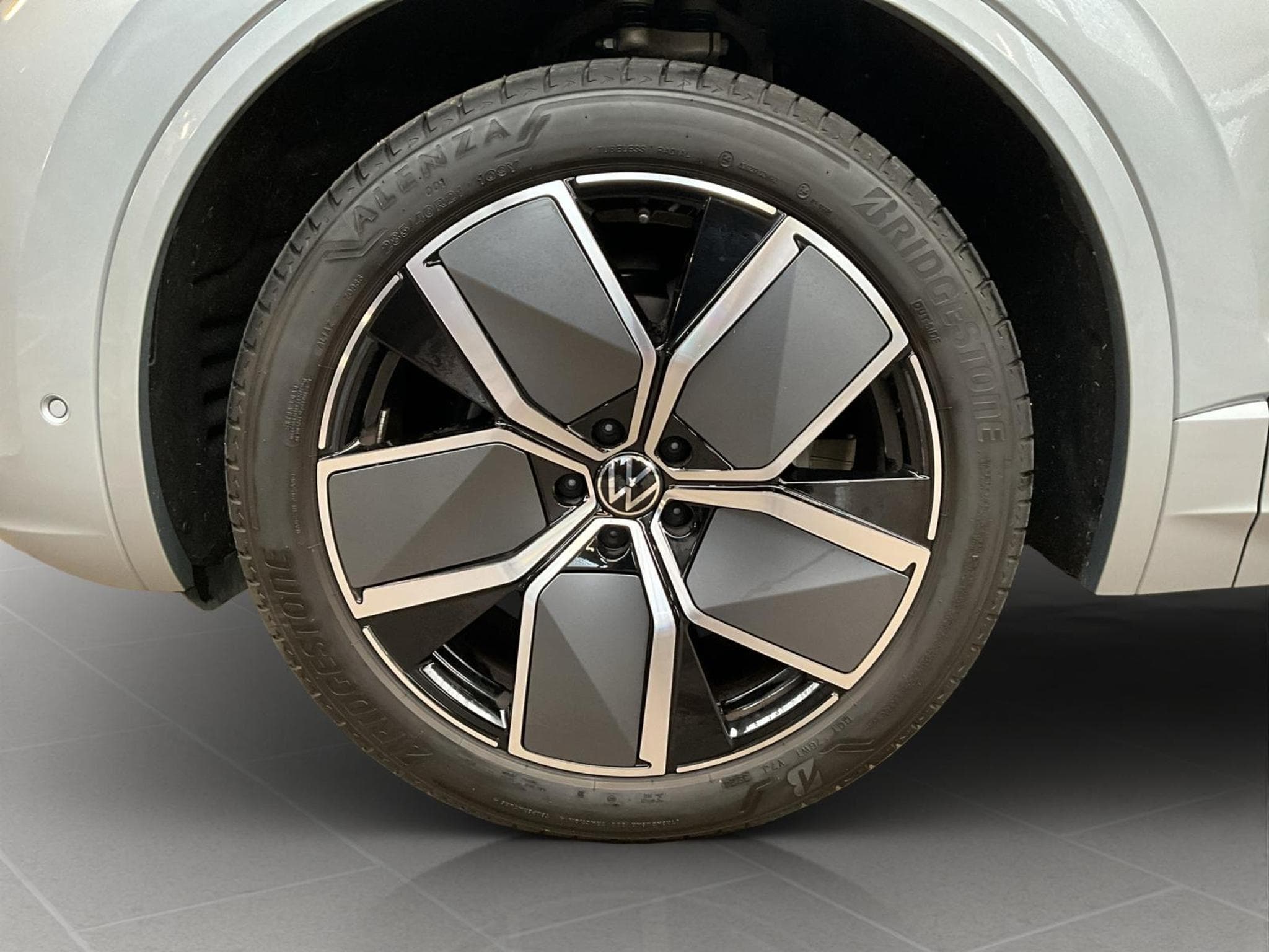 VW Touareg R-Line+V6+Aut.+4M+Pano+360 (2025) - Foto 8