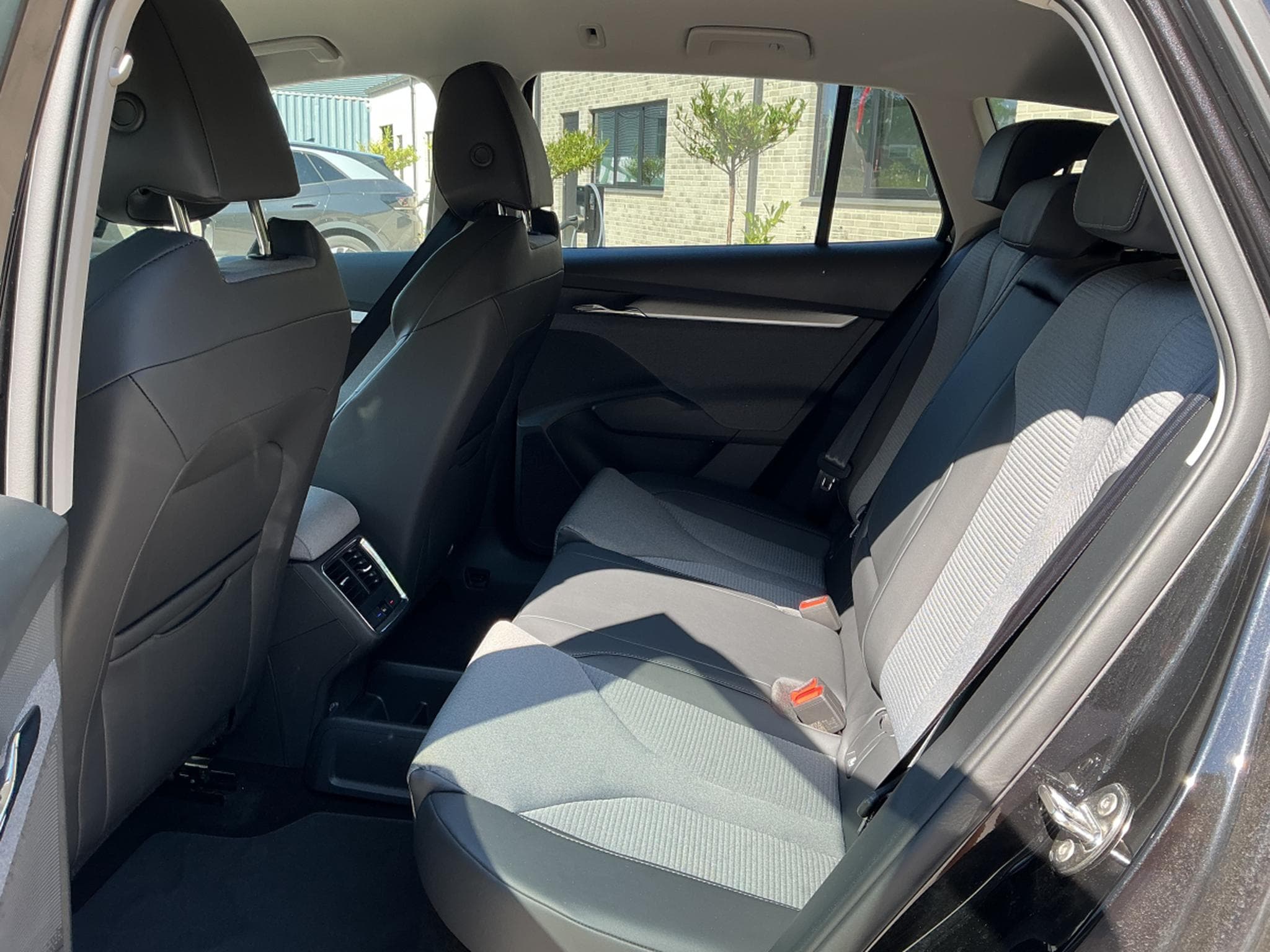 Skoda Enyaq 85X AWD (2025) - Foto 6