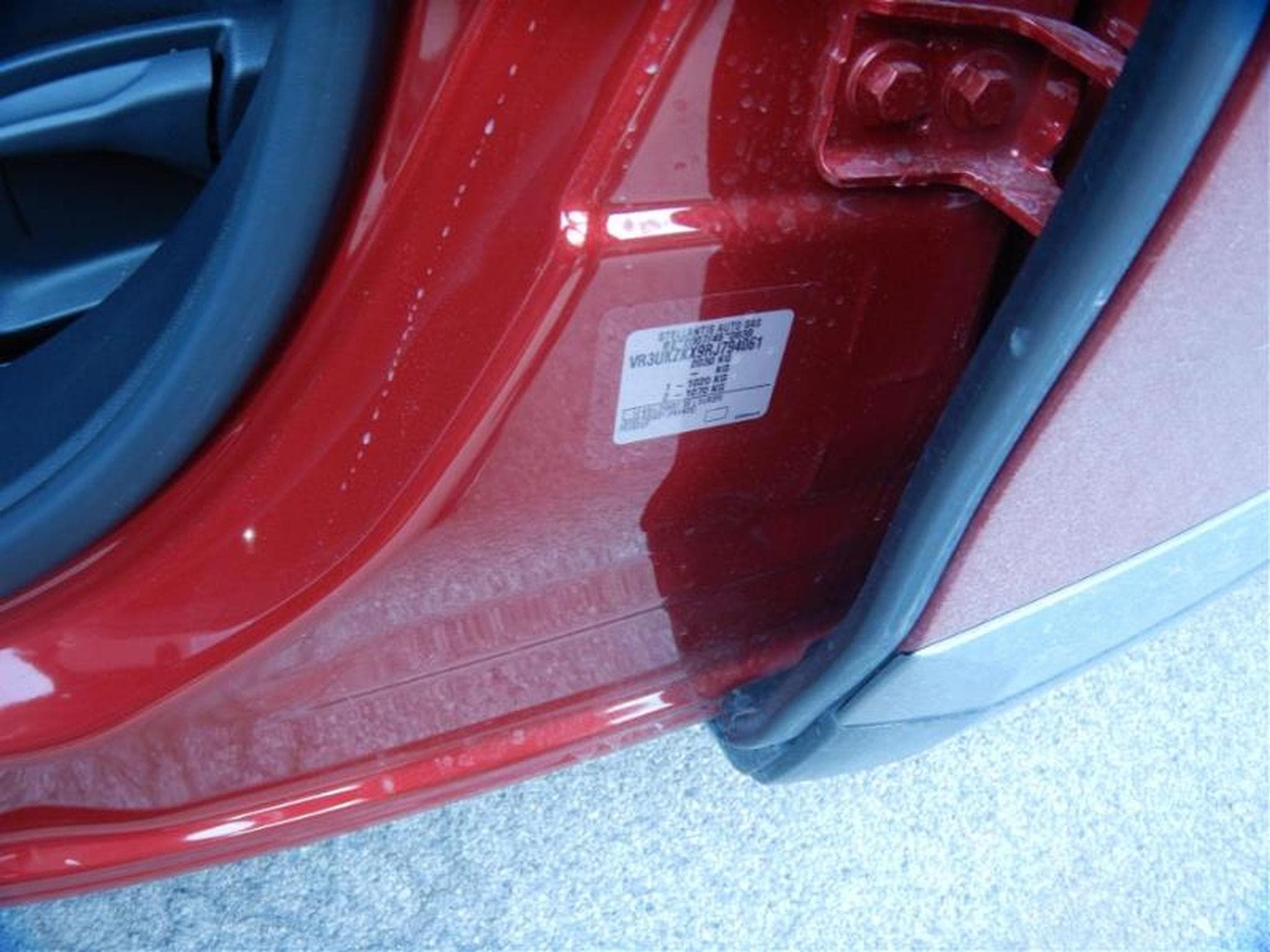 Peugeot E-2008 GT (2025) - Photo 11