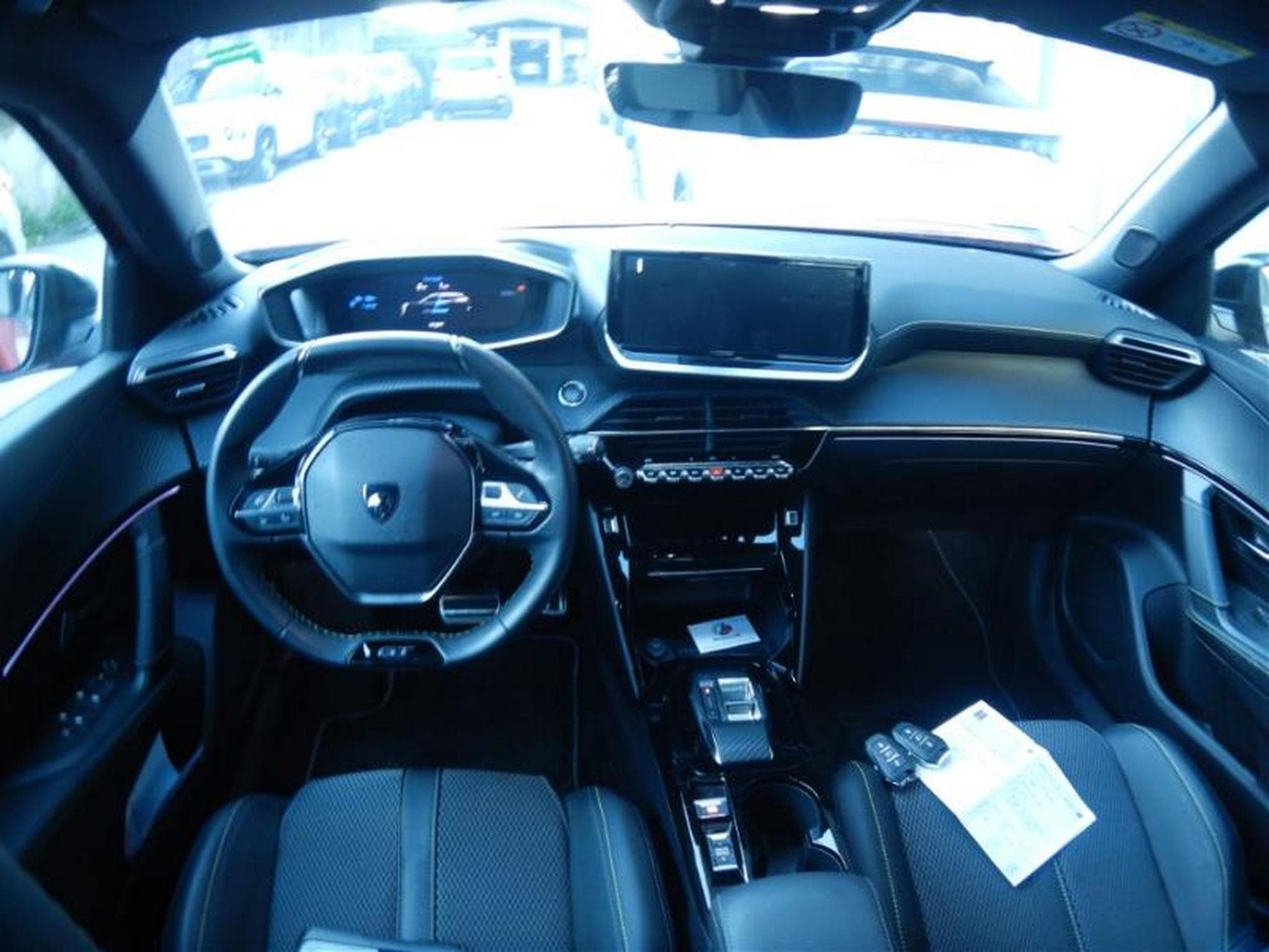 Peugeot E-2008 GT (2025) - Photo 13