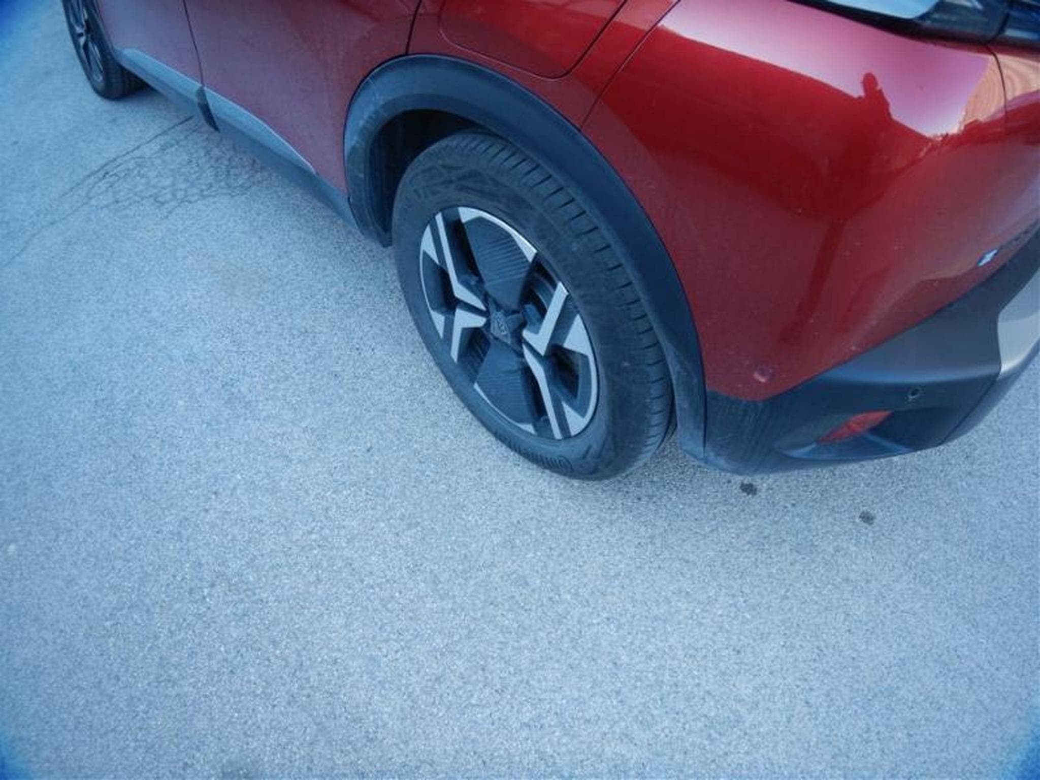 Peugeot E-2008 GT (2025) - Photo 14