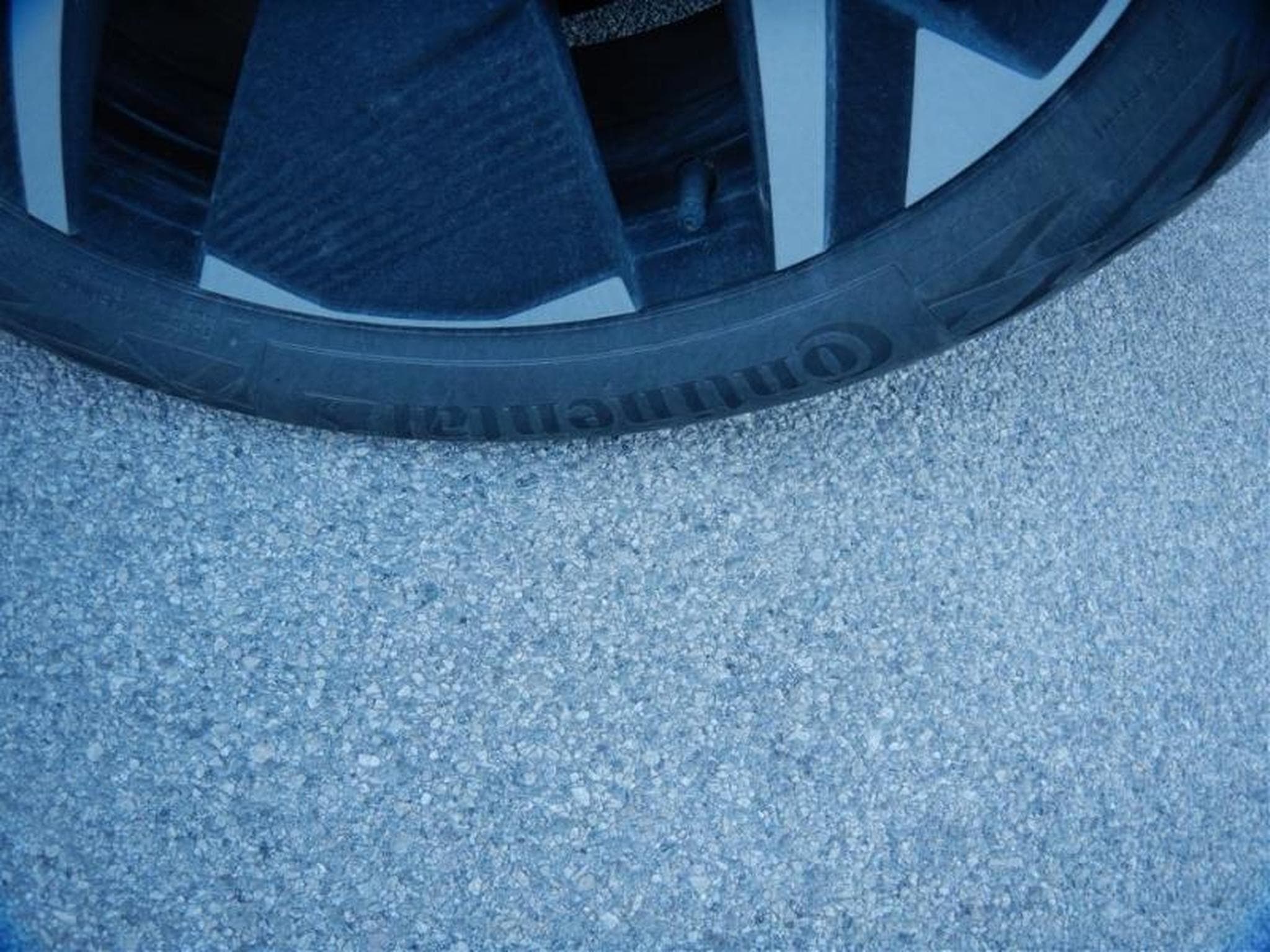 Peugeot E-2008 GT (2025) - Photo 16