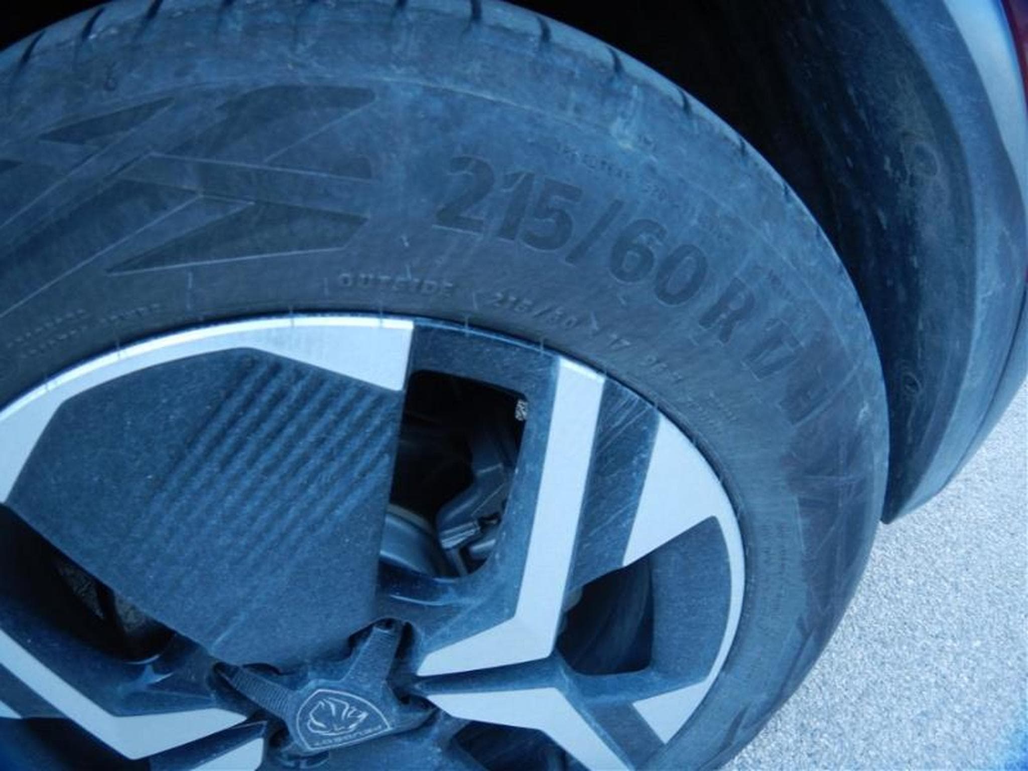 Peugeot E-2008 GT (2025) - Photo 17