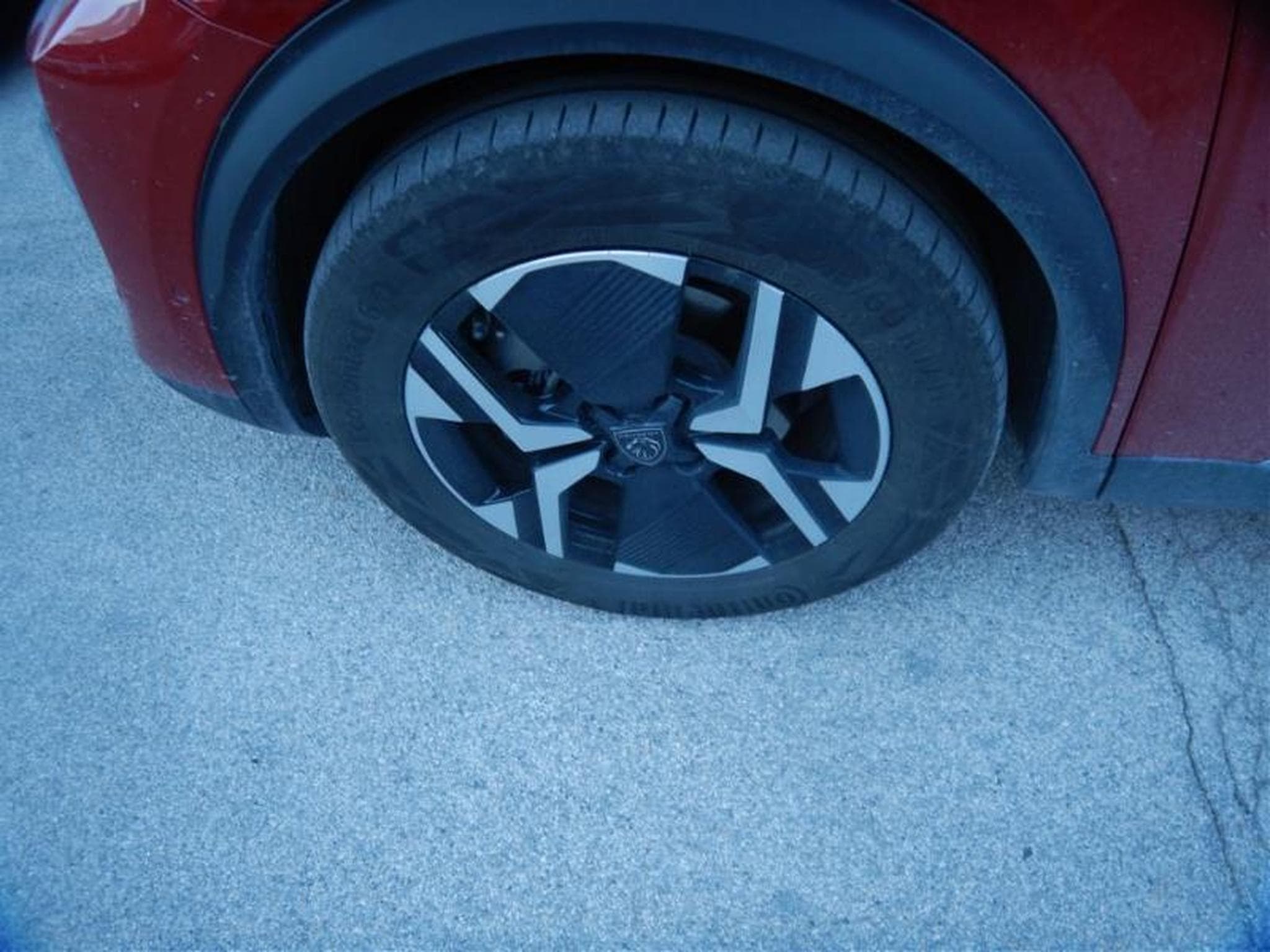 Peugeot E-2008 GT (2025) - Photo 20