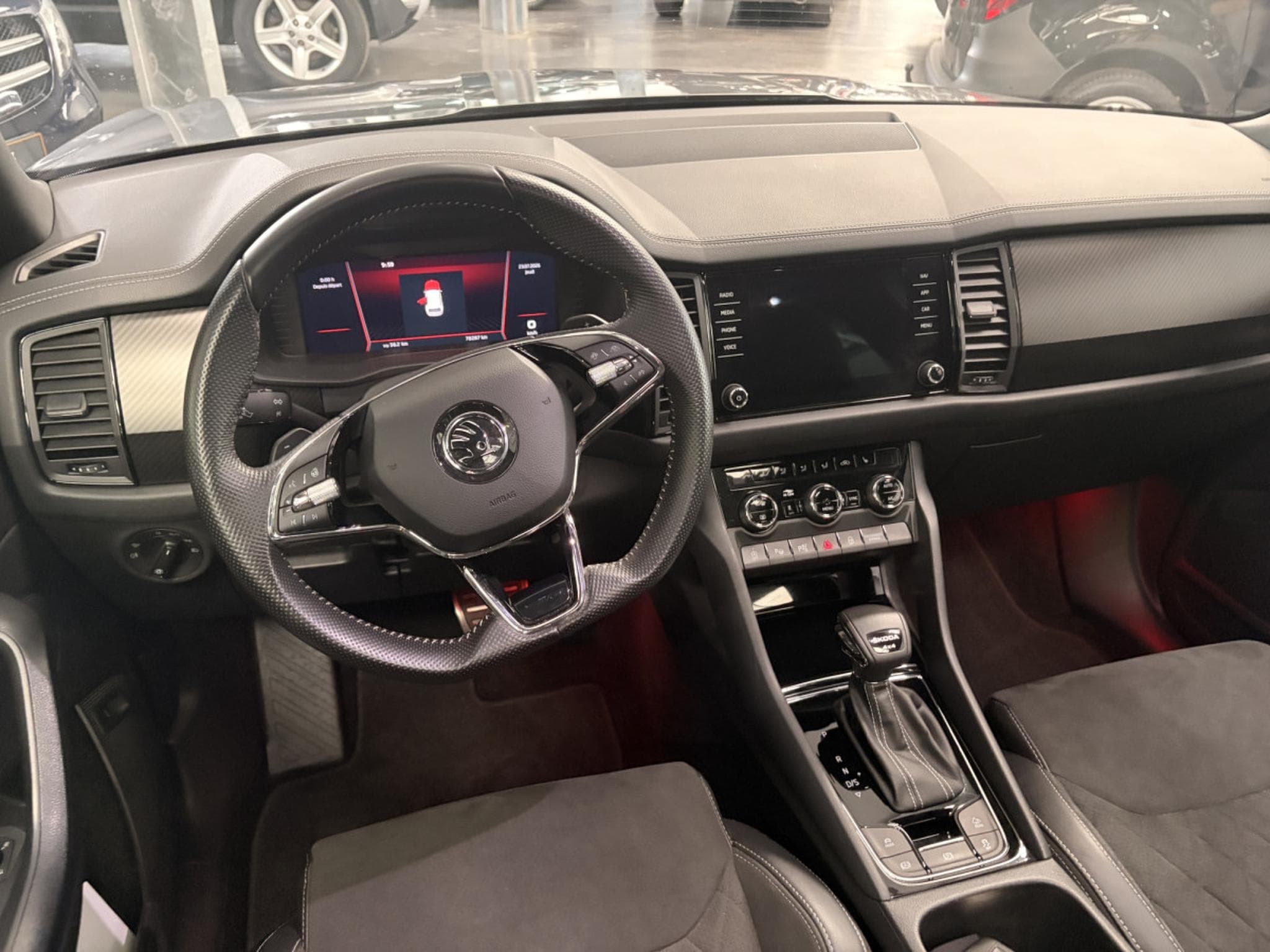 Skoda Kodiaq 2.0 TDi Sport Line 4x4 200 HP (2023) - Photo 10