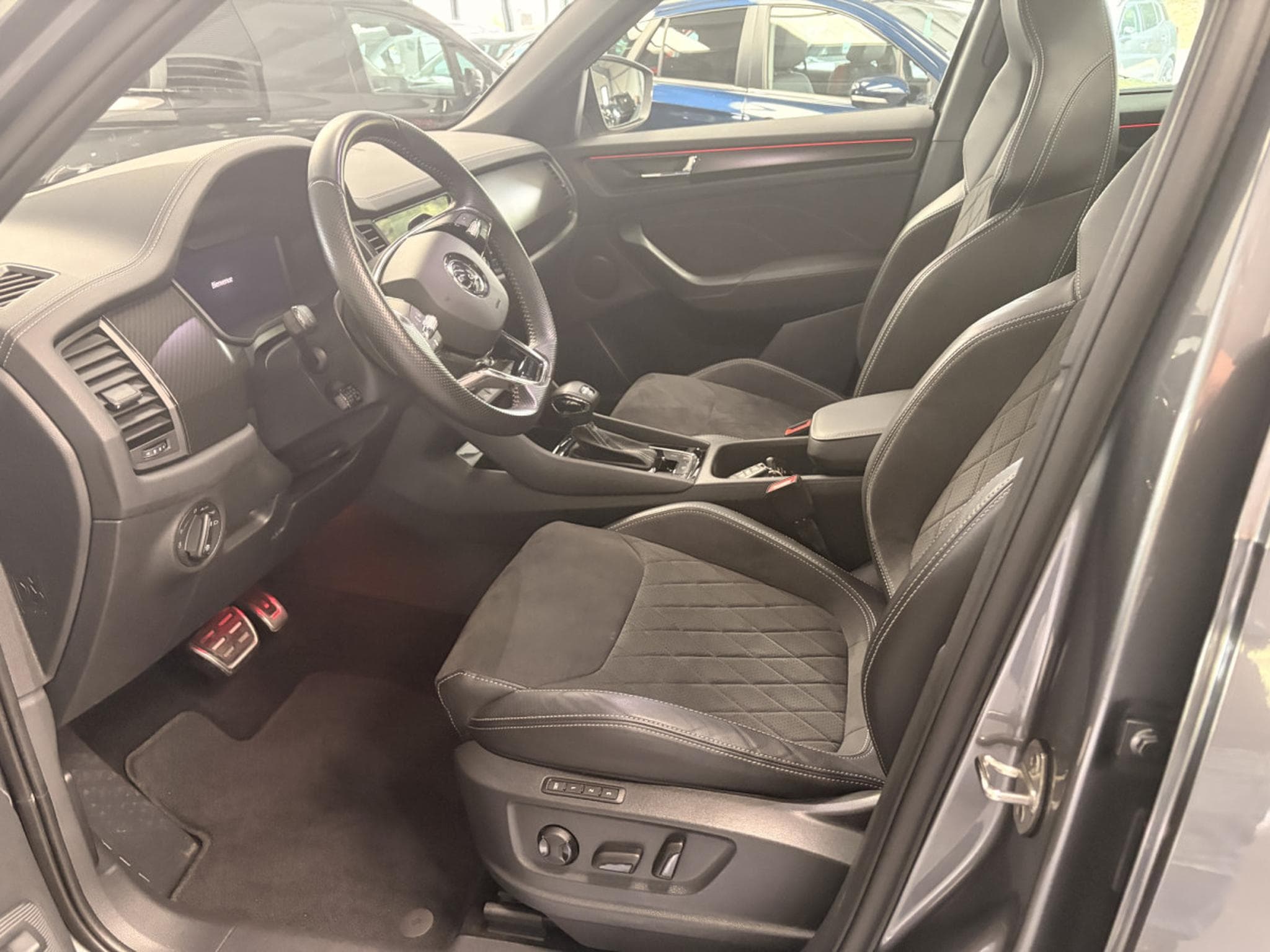 Skoda Kodiaq 2.0 TDi Sport Line 4x4 200 HP (2023) - Photo 9
