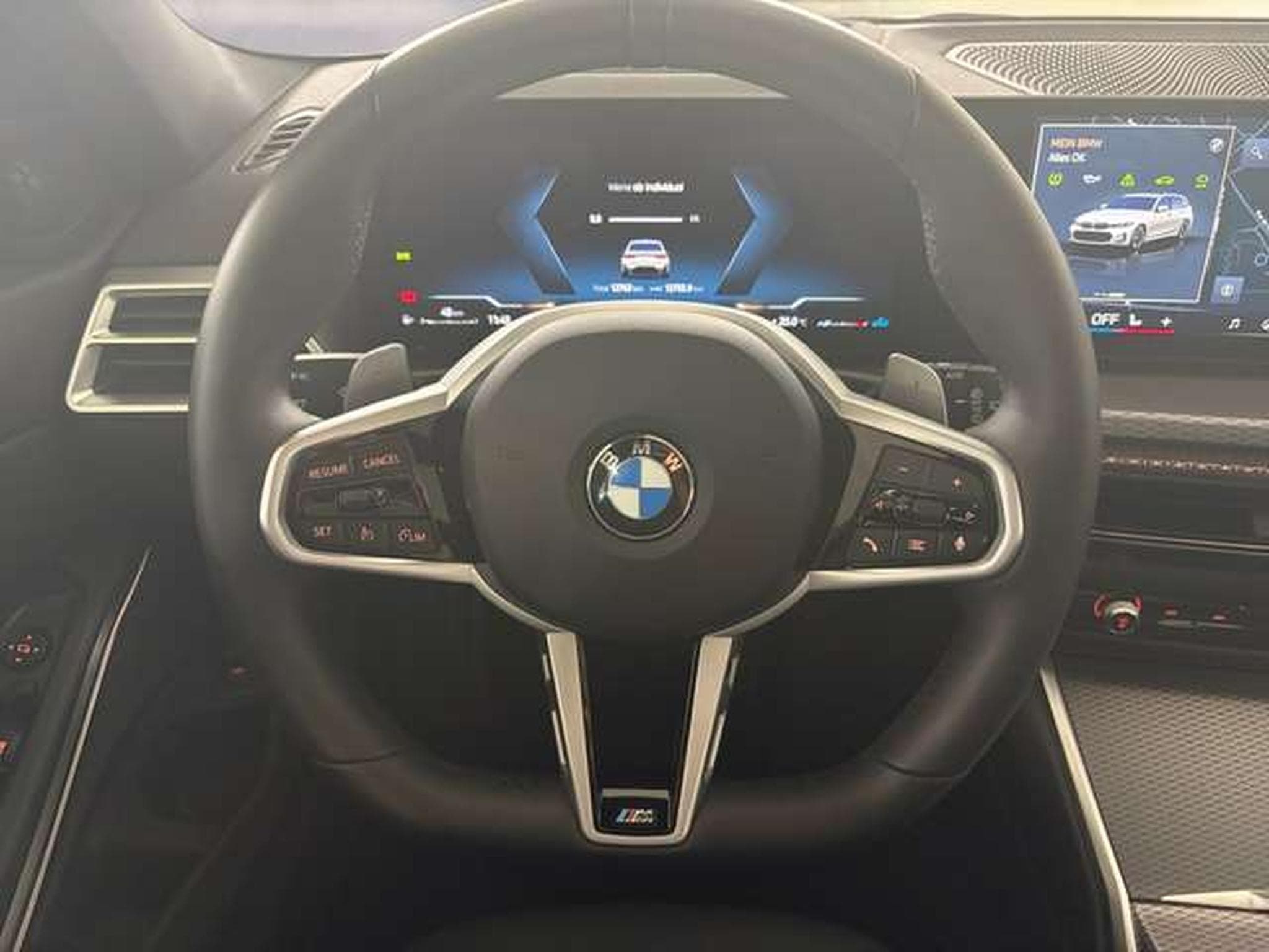 BMW 330 d xDrive M Sportpaket Head-Up HK HiFi DAB (2025) - Foto 11