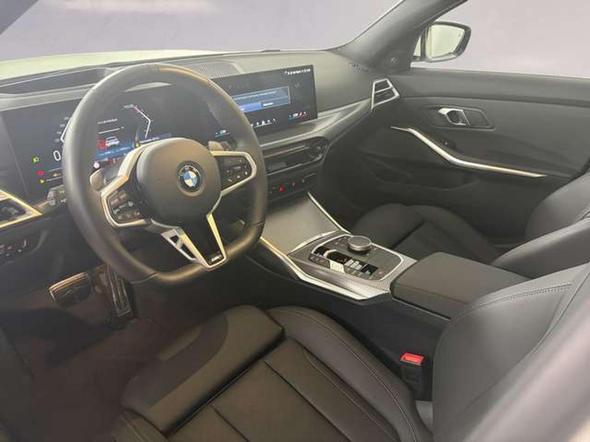 BMW 330 d xDrive M Sportpaket Head-Up HK HiFi DAB (2025) - Foto 5