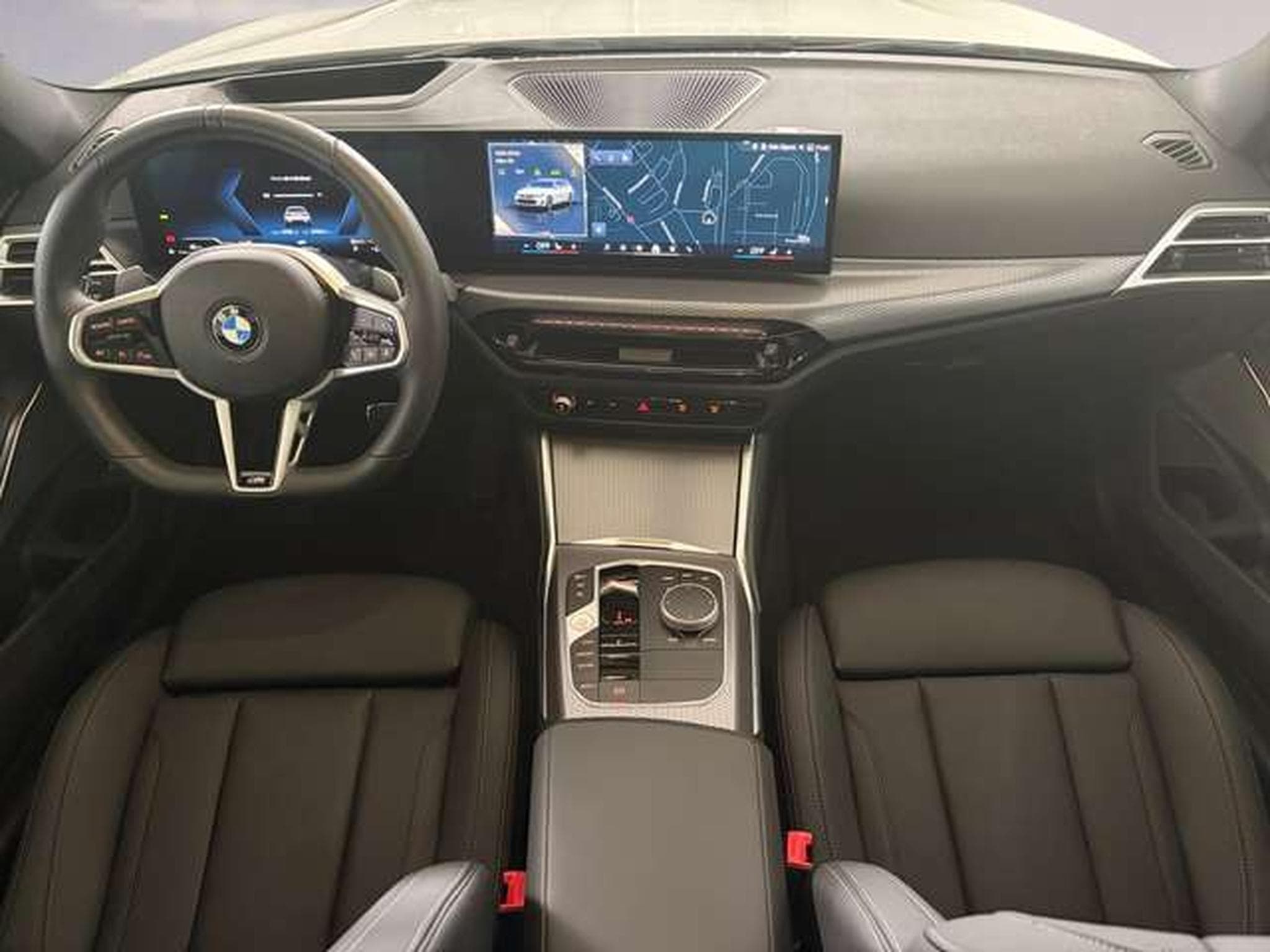 BMW 330 d xDrive M Sportpaket Head-Up HK HiFi DAB (2025) - Foto 6