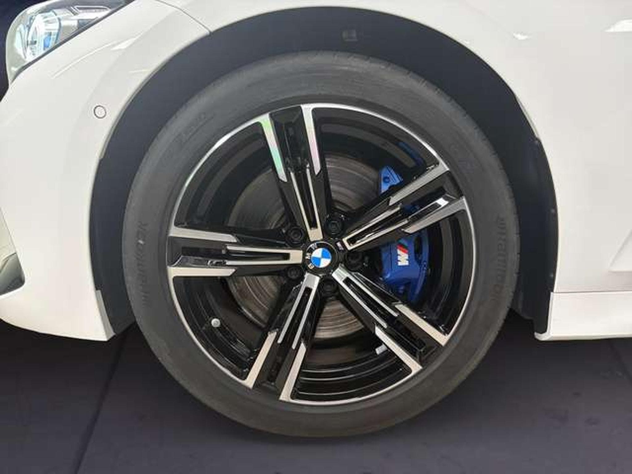 BMW 330 d xDrive M Sportpaket Head-Up HK HiFi DAB (2025) - Foto 7
