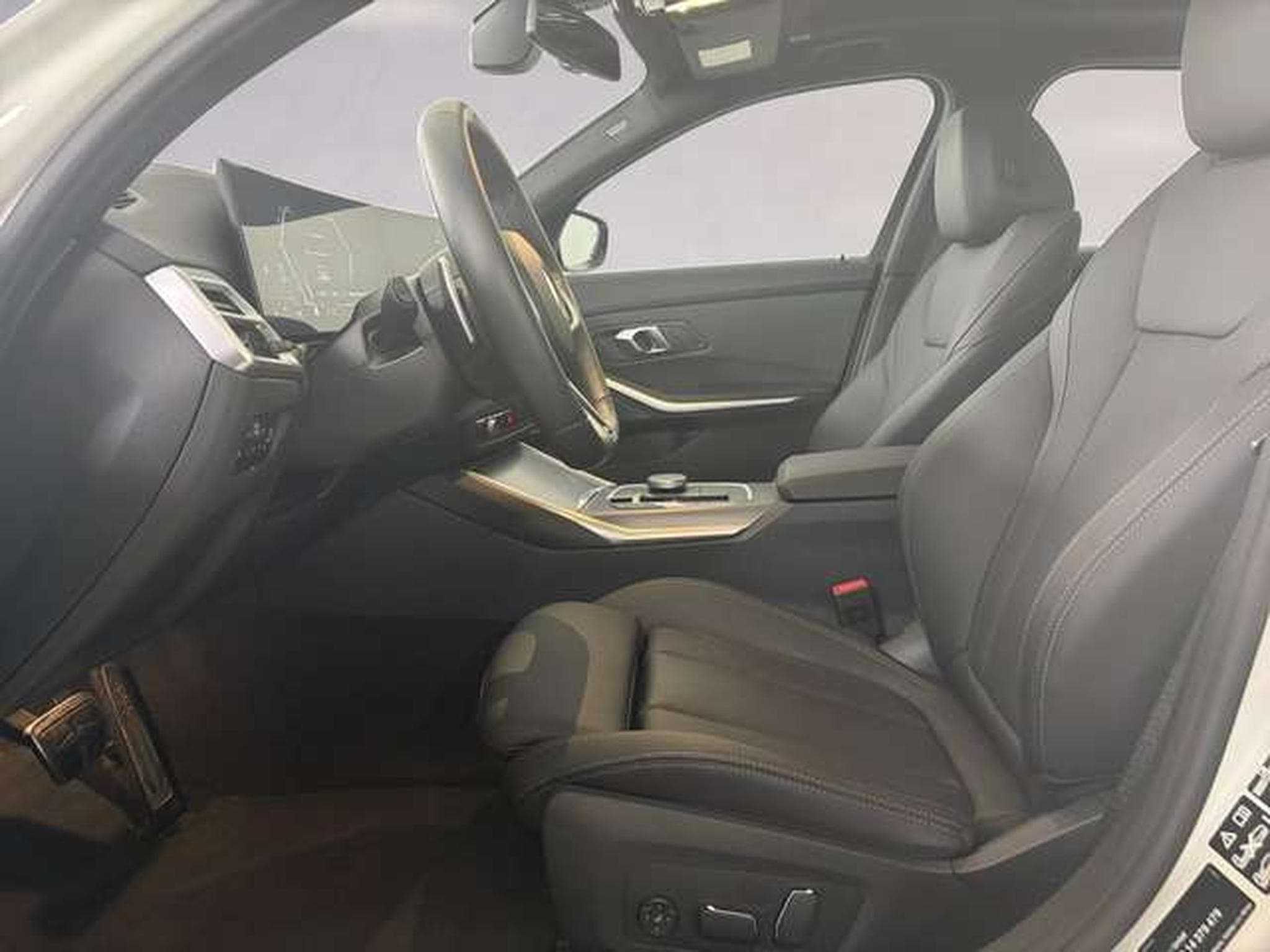 BMW 330 d xDrive M Sportpaket Head-Up HK HiFi DAB (2025) - Foto 8