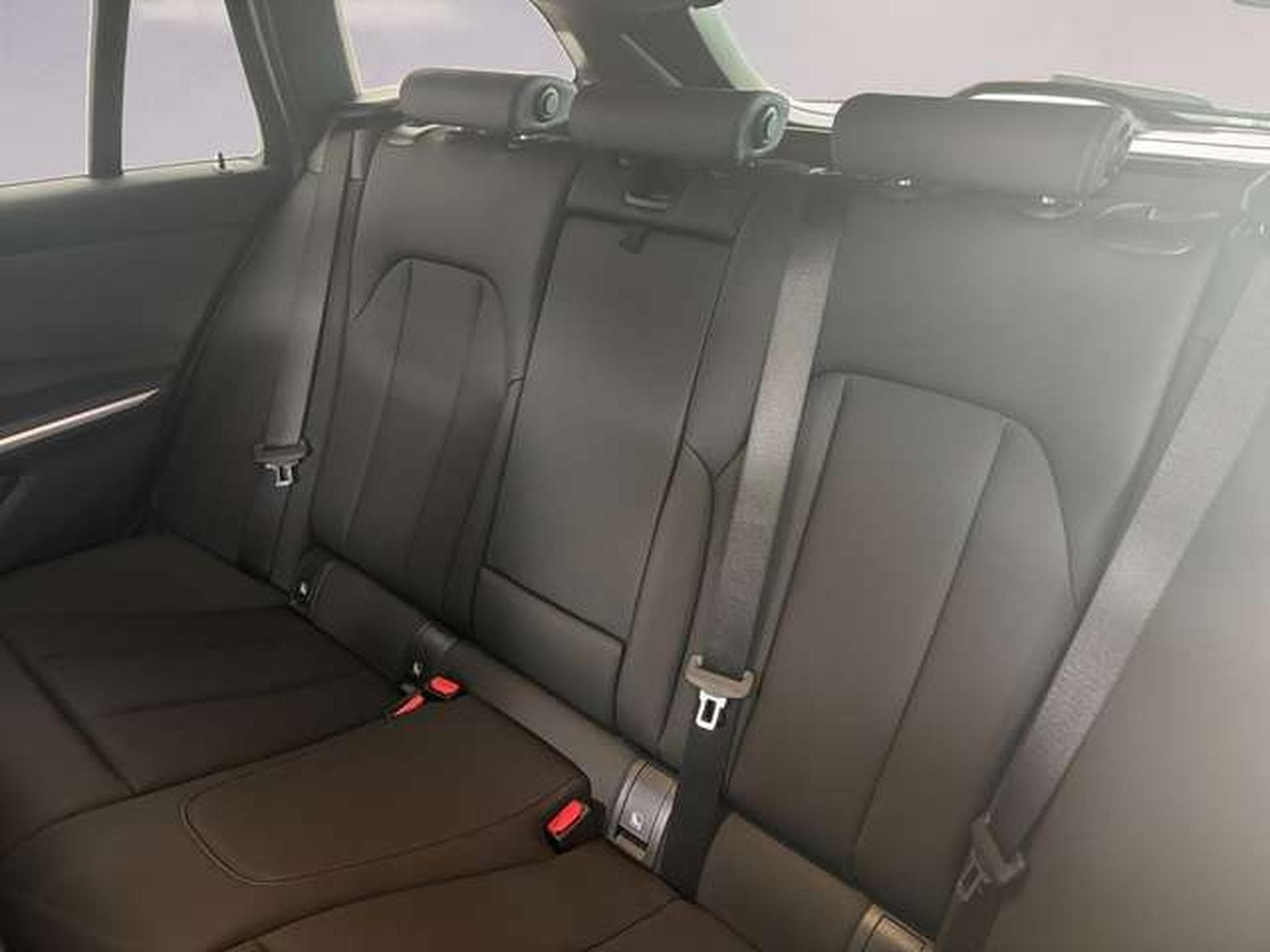 BMW 330 d xDrive M Sportpaket Head-Up HK HiFi DAB (2025) - Foto 9