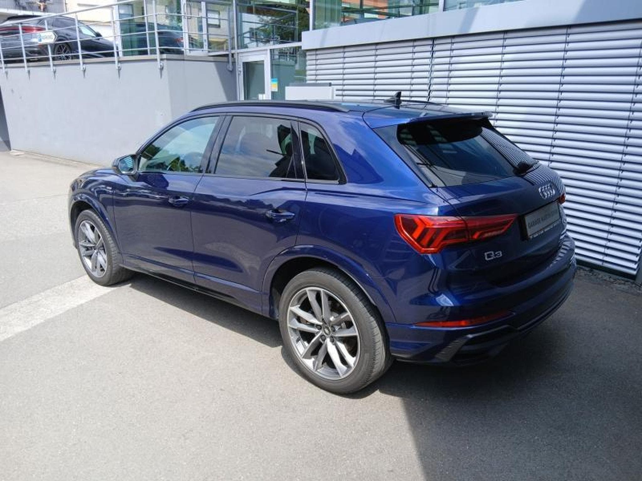 Audi Q3 S-line 40 TDI quattro s-tronic (2021) - Photo 2