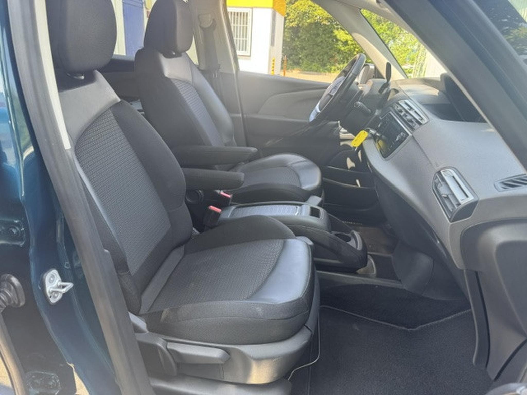Citroën C4 Grand SpaceTourer CITROEN C4 SPACETOURER 7 SITZER AUTOMATIK KEYLESS LED NAVI (2022) - Photo 4