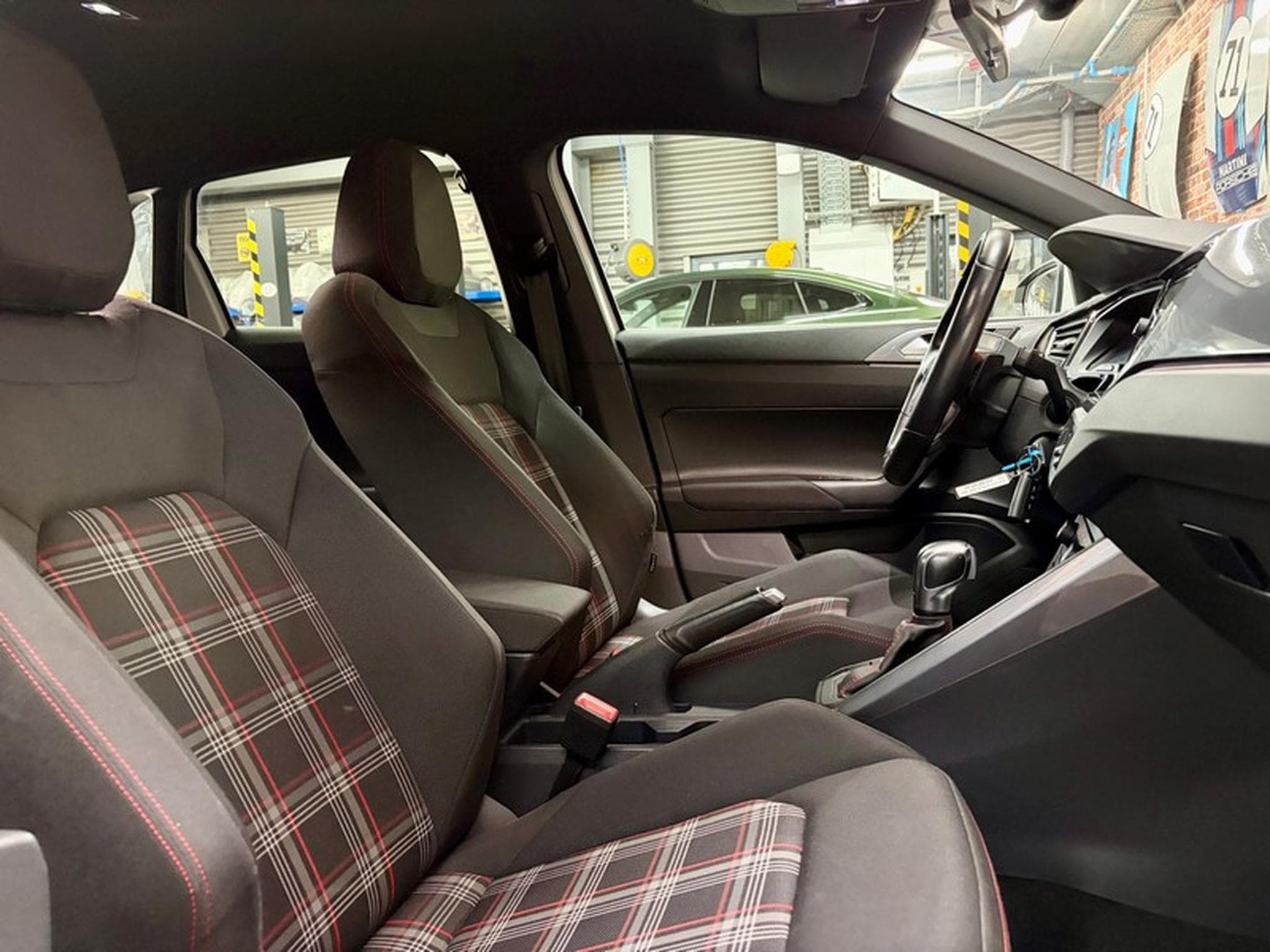 VW Polo Polo 2.0 TSI 200cv DSG GTI (2020) - Photo 8
