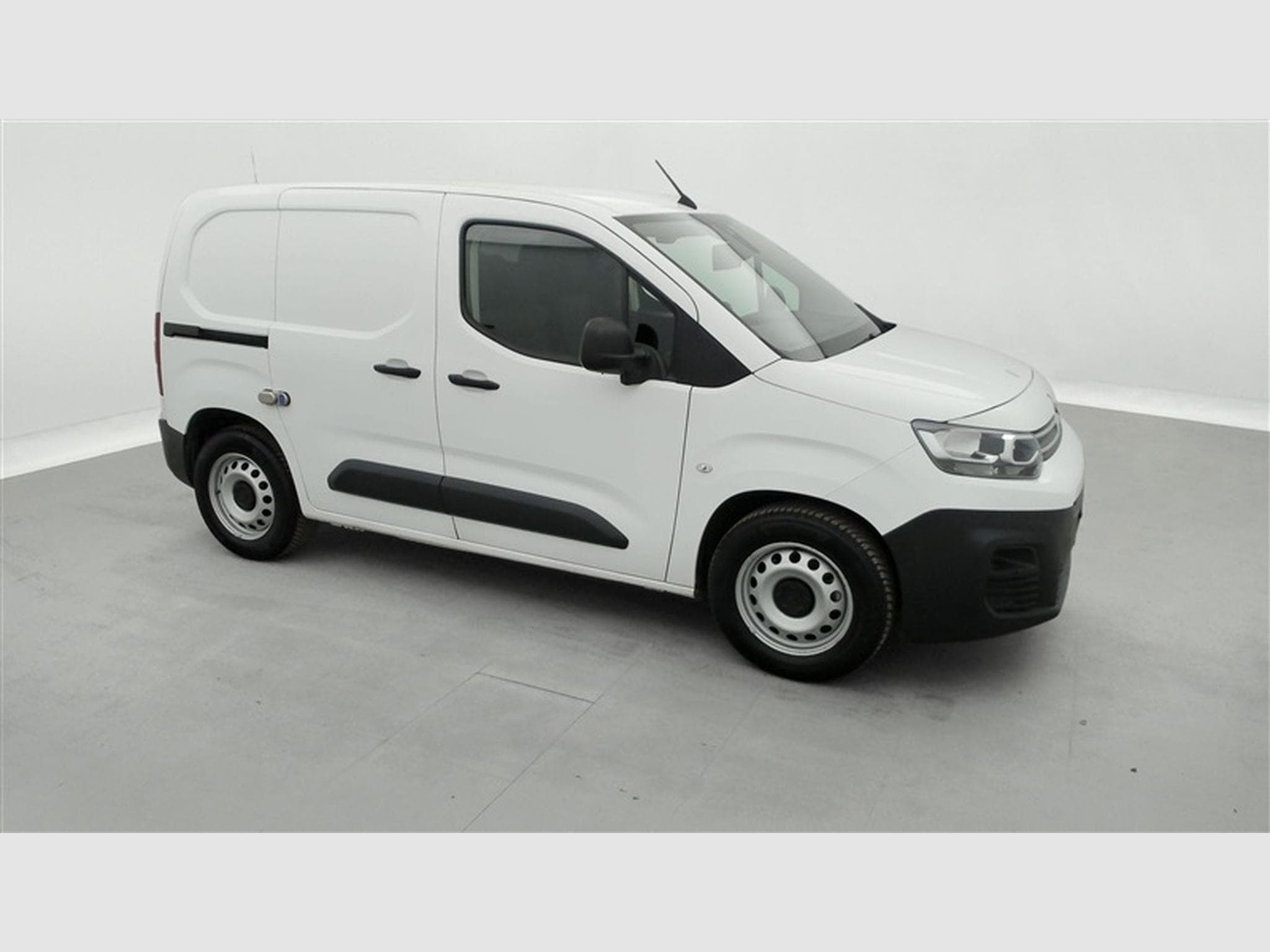 Citroen Berlingo 1.2 PureTech 130Cv EAT8 Worker 3PL / NAVI / CAMERA / CARPLAY (2020) - Photo 23