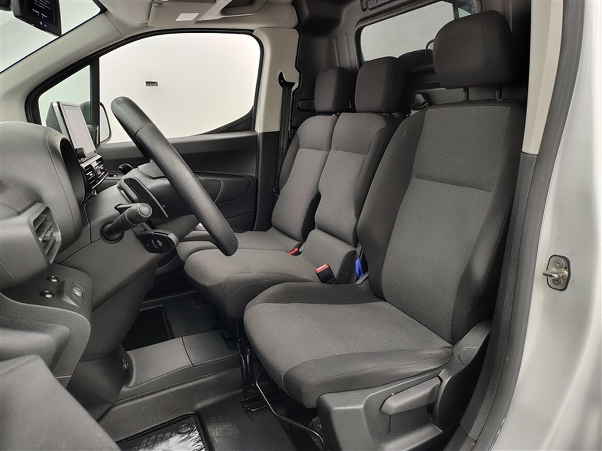 Citroen Berlingo 1.2 PureTech 130Cv EAT8 Worker 3PL / NAVI / CAMERA / CARPLAY (2020) - Photo 7