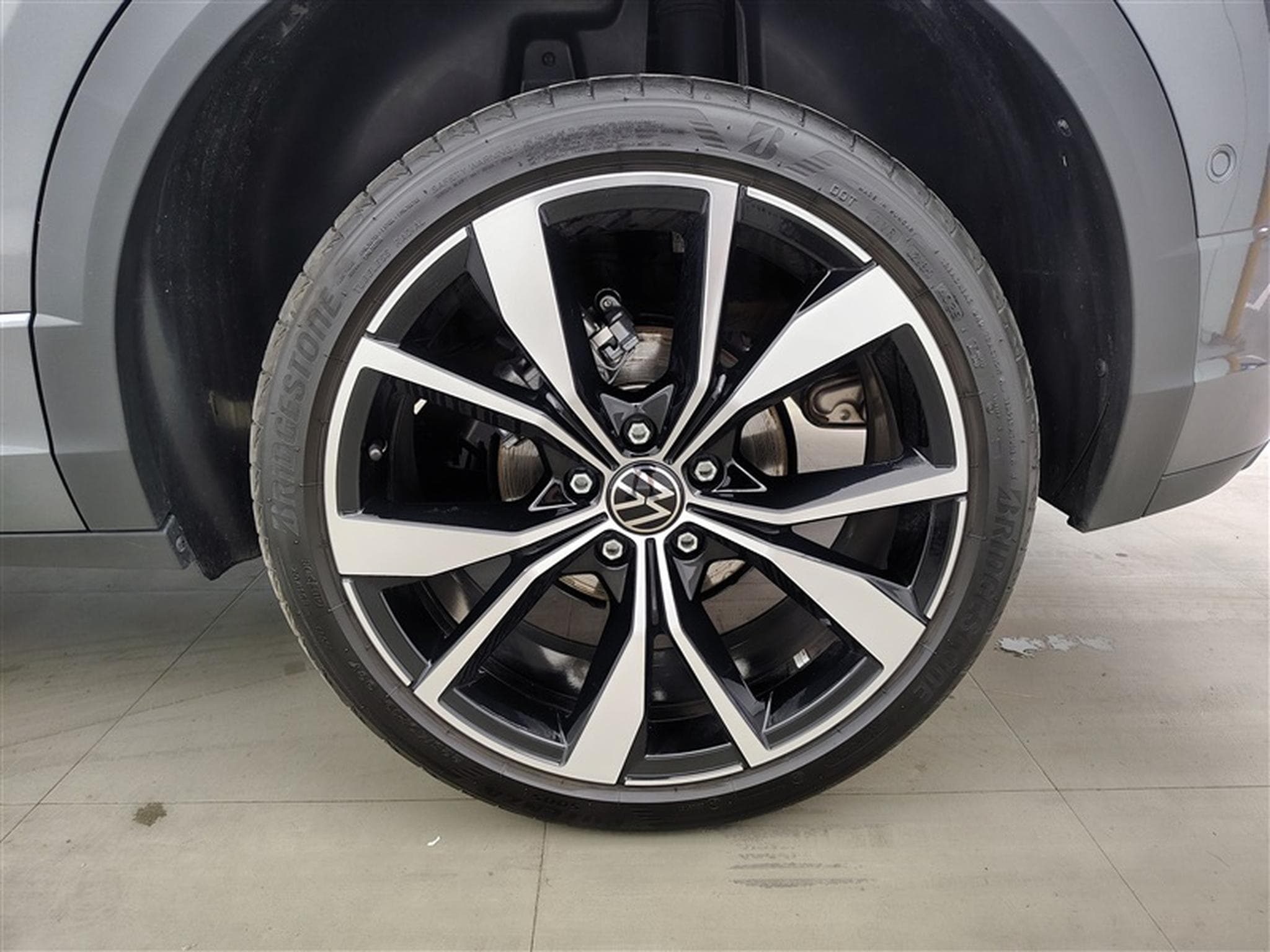 VW T-Roc R-line Ultimate Black (2026) - Photo 6