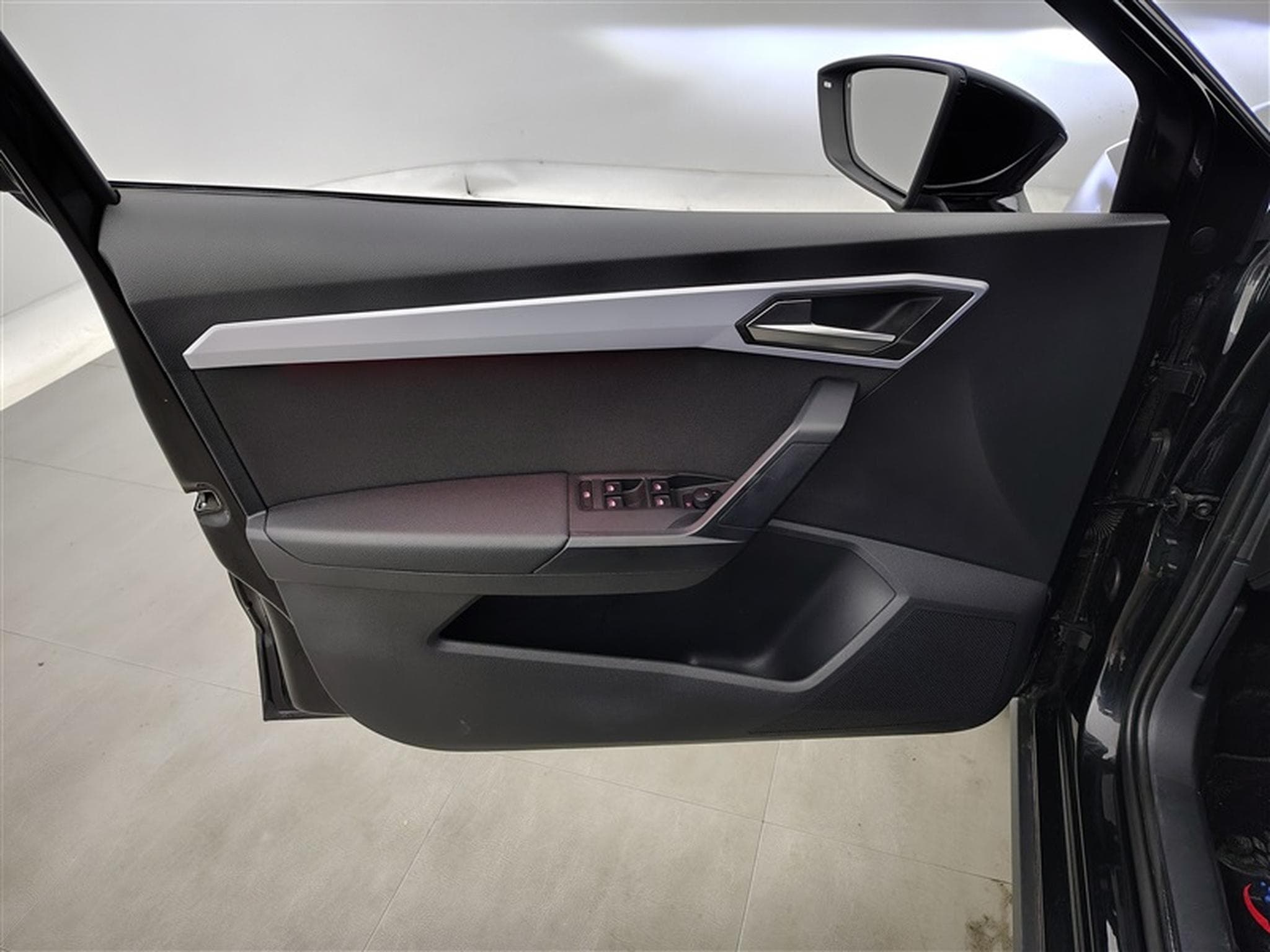 Seat Arona 1.0 TSI FR DSG  NAVI / CARPLAY / FULL LED (2024) - Photo 17