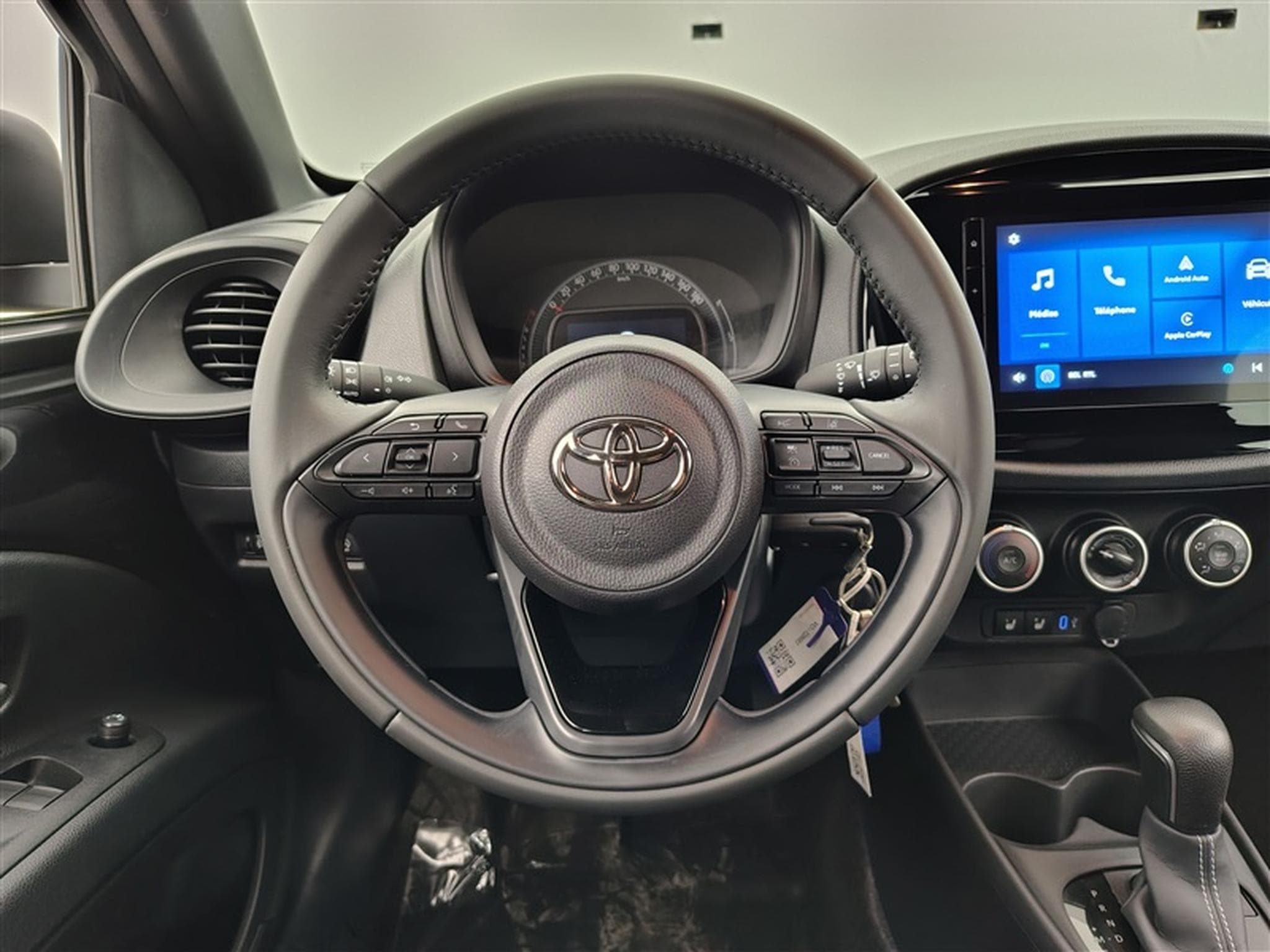 Toyota Aygo 1.0i VVT-i X play CVT *CARPLAY/CAMERA* (2024) - Photo 9