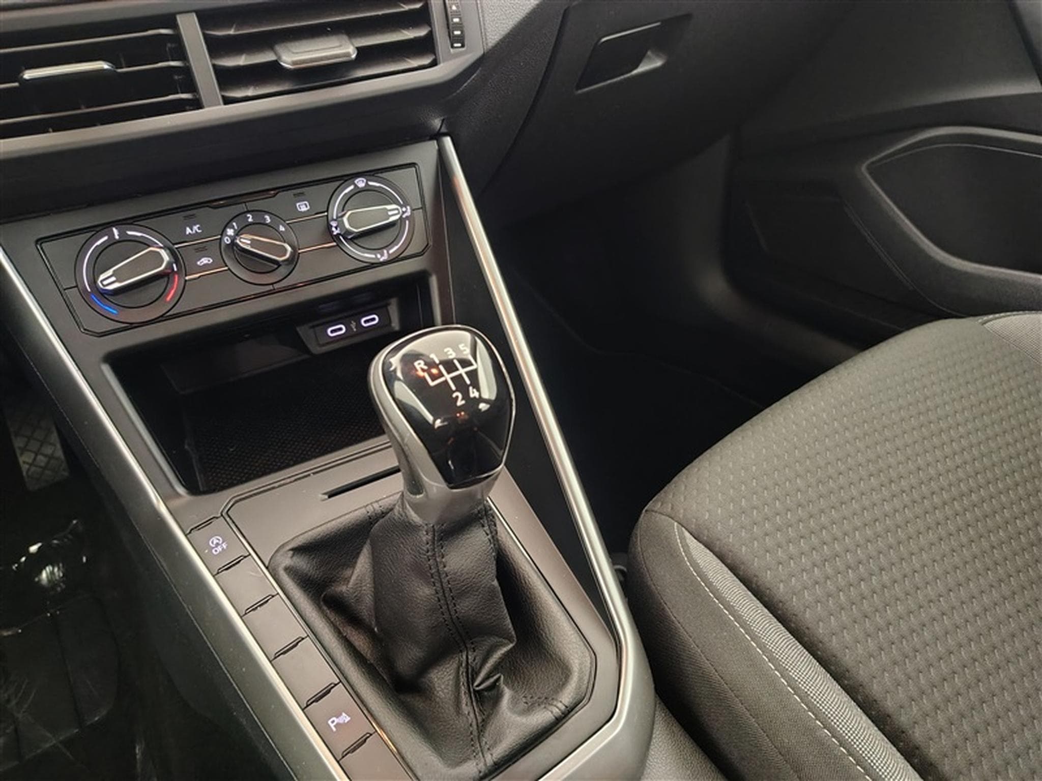 VW Polo 1.0 TSI Life  Apple Carplay / Led / PDC av+ar (2021) - Photo 12