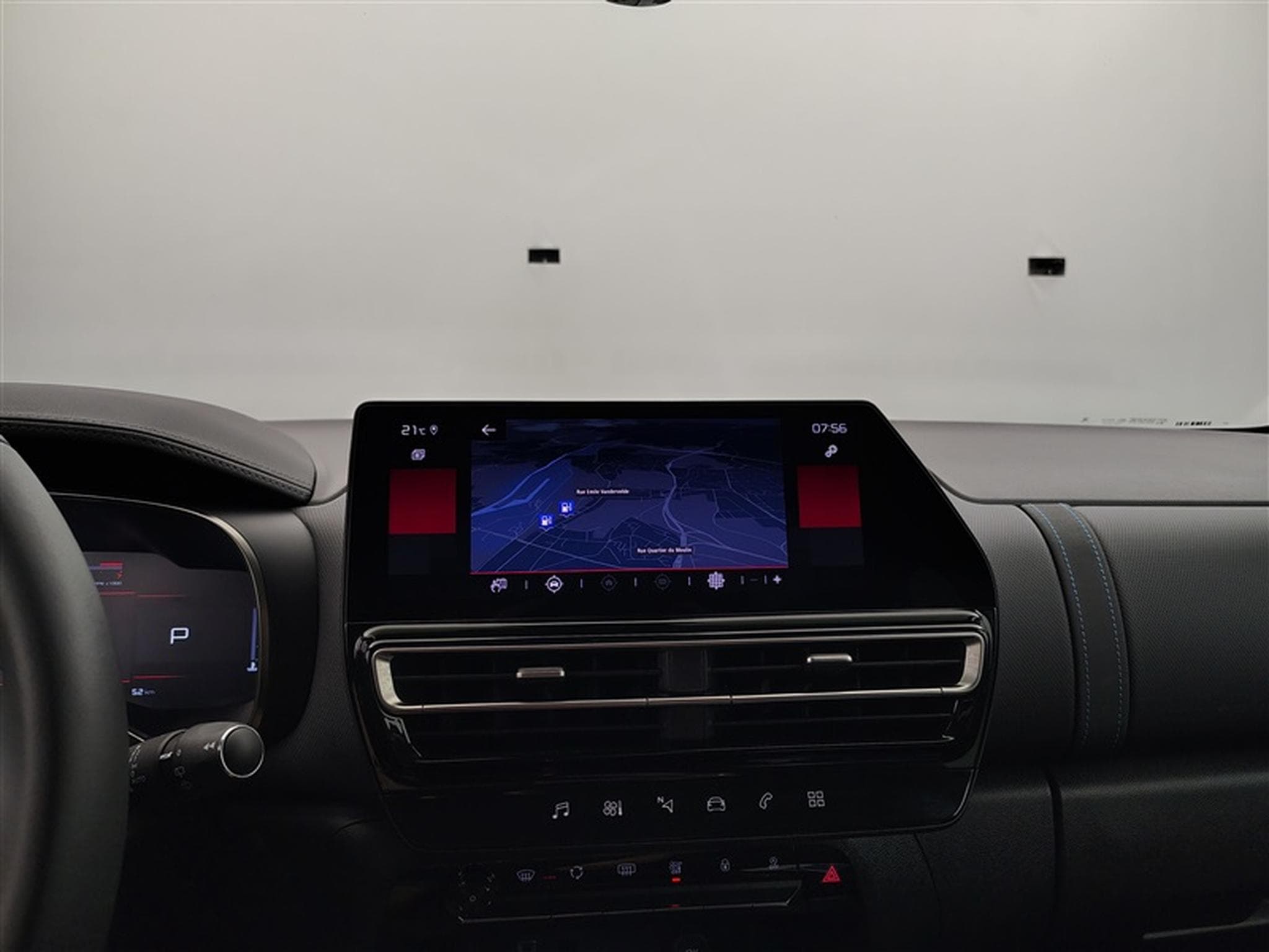 Citroen C5 Aircross 1.5 BlueHDi 130cv EAT8 PLUS NAVI / FULL LED / S-CUIR / JA 19 (2025) - Photo 11