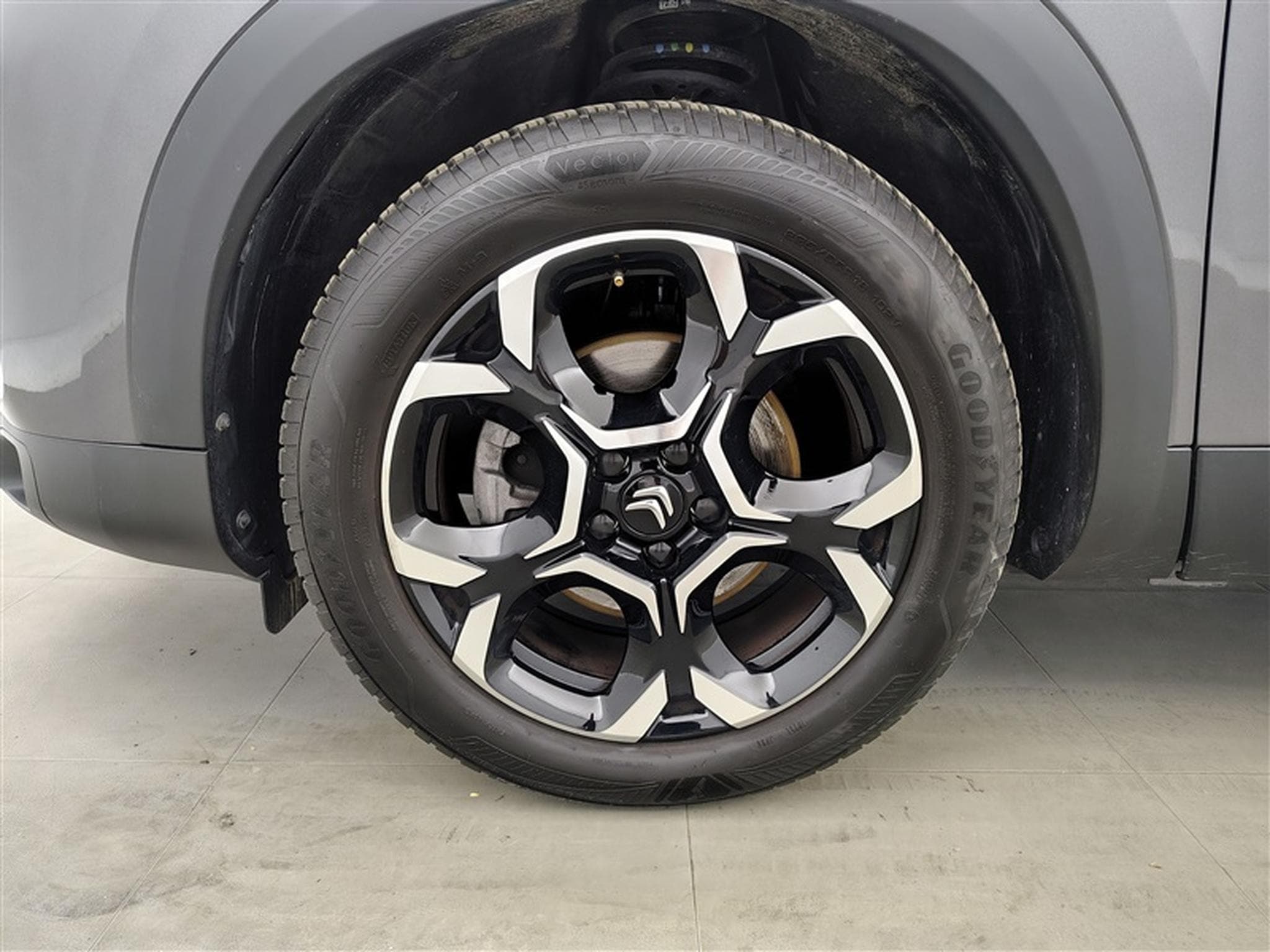 Citroen C5 Aircross 1.5 BlueHDi 130cv EAT8 PLUS NAVI / FULL LED / S-CUIR / JA 19 (2025) - Photo 6