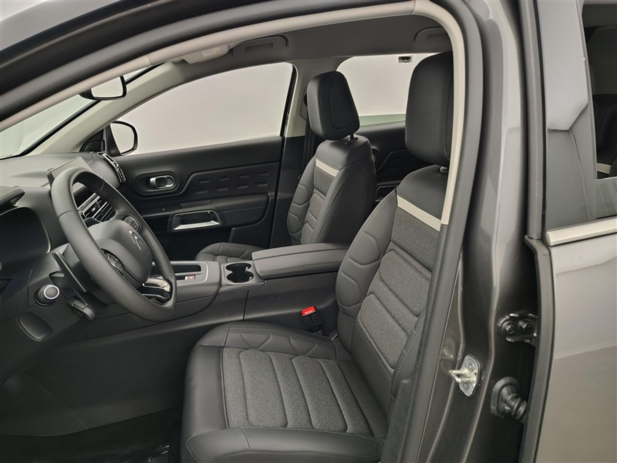 Citroen C5 Aircross 1.5 BlueHDi 130cv EAT8 PLUS NAVI / FULL LED / S-CUIR / JA 19 (2025) - Photo 7