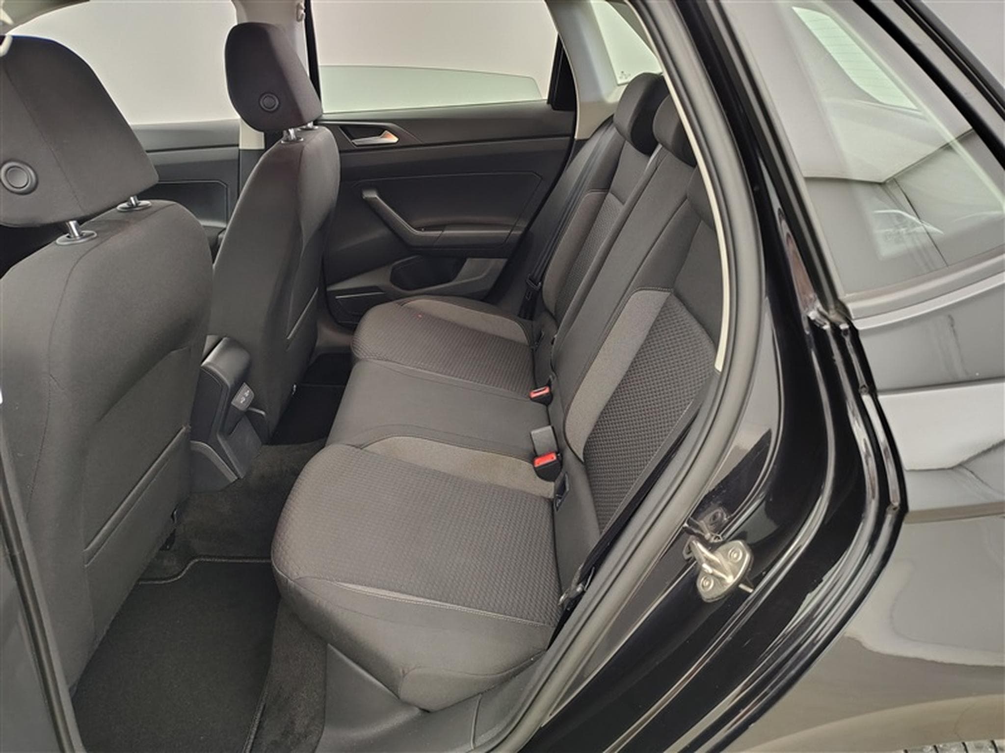 VW Polo 1.0 TSI 95Cv DSG CARPLAY / FULL LED / PDC AV-AR (2024) - Foto 13
