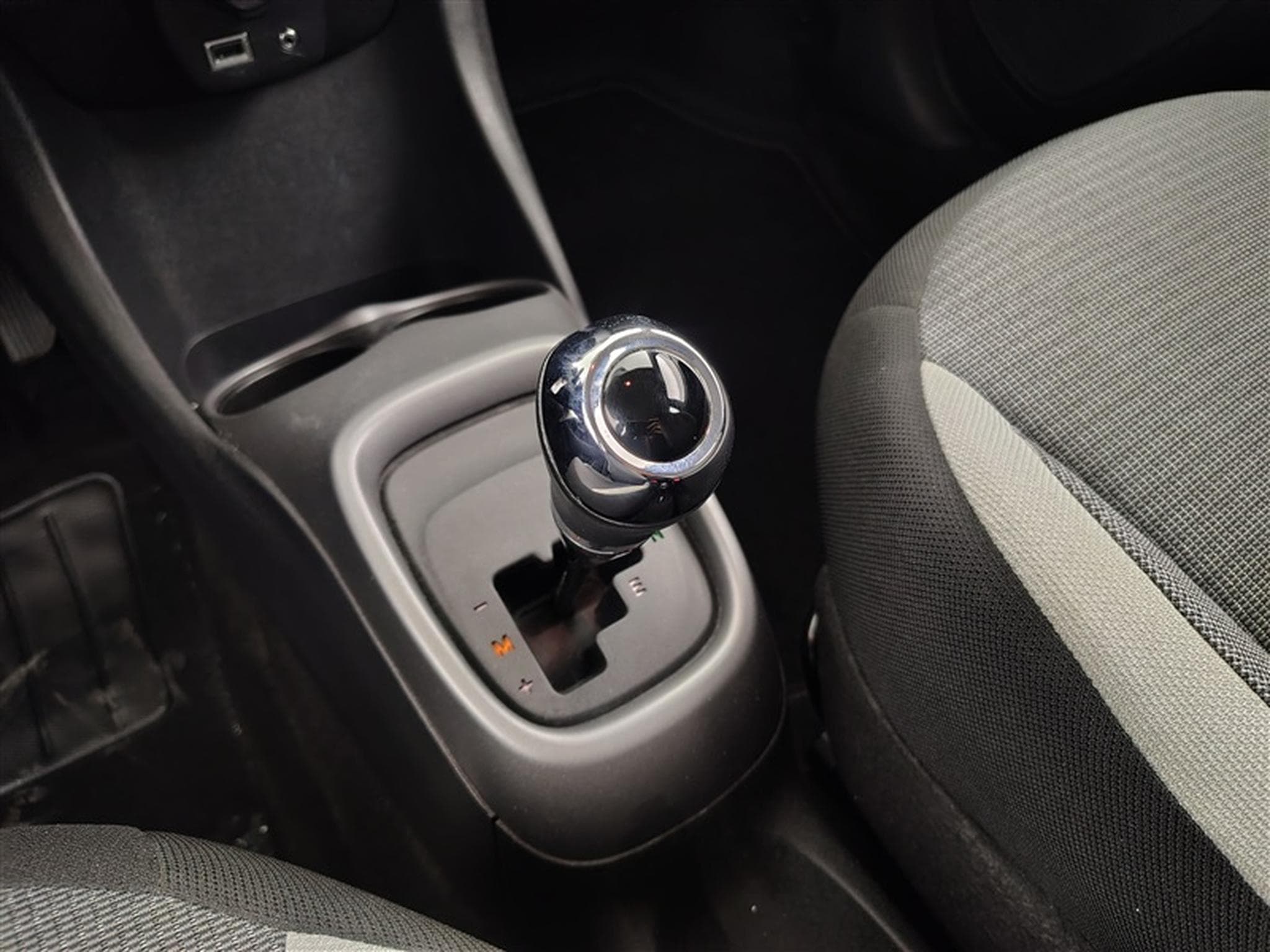 Toyota Aygo 1.0i VVT-i X-Play AUTO (2020) - Foto 12