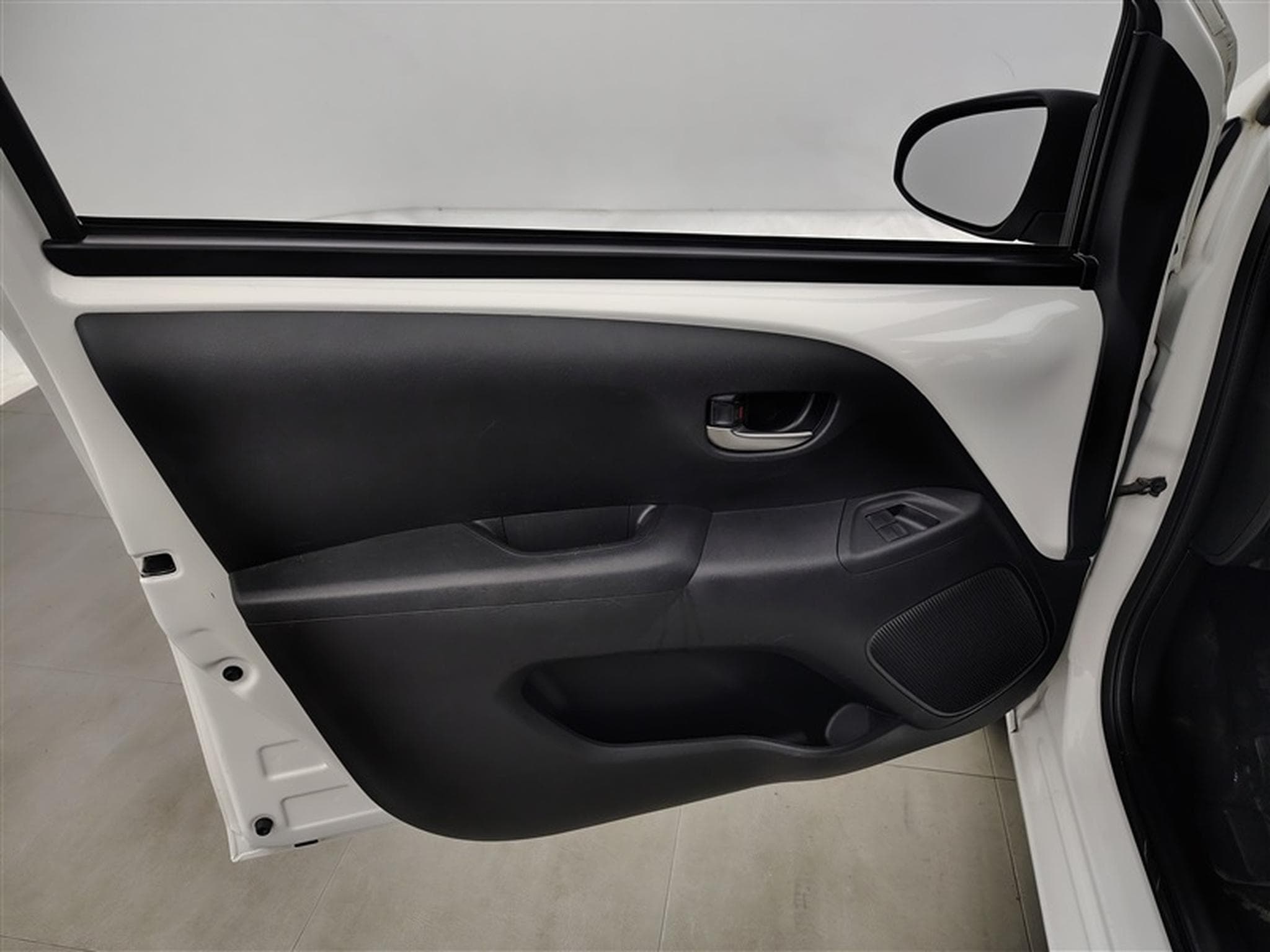Toyota Aygo 1.0i VVT-i X-Play AUTO (2020) - Foto 16