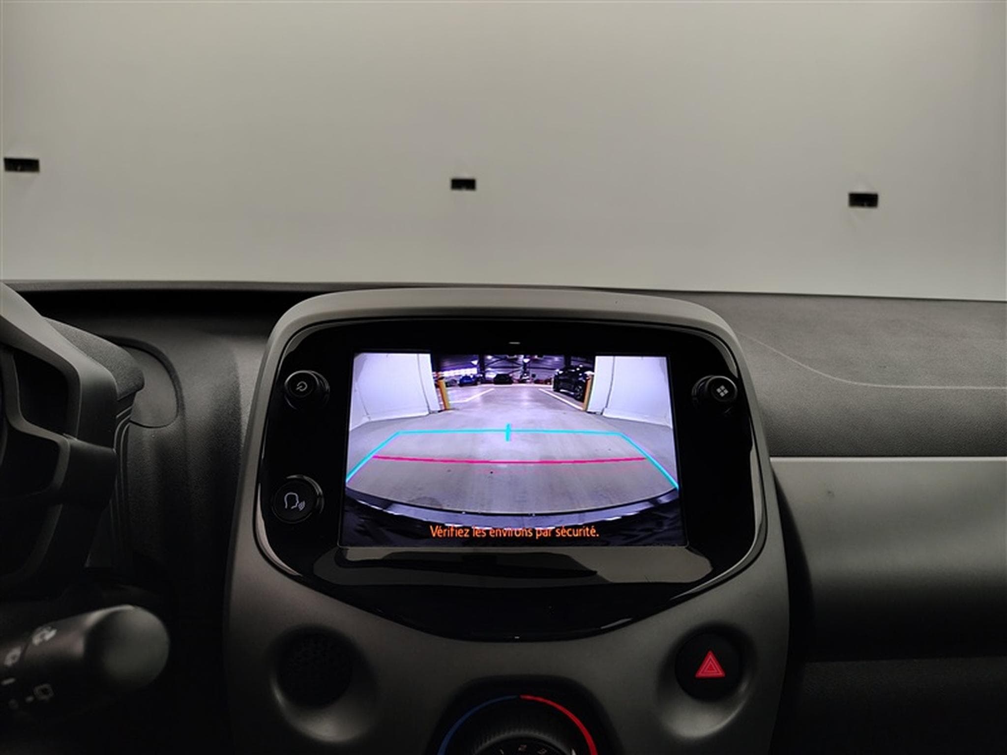 Toyota Aygo 1.0i VVT-i X-Play AUTO (2020) - Foto 17