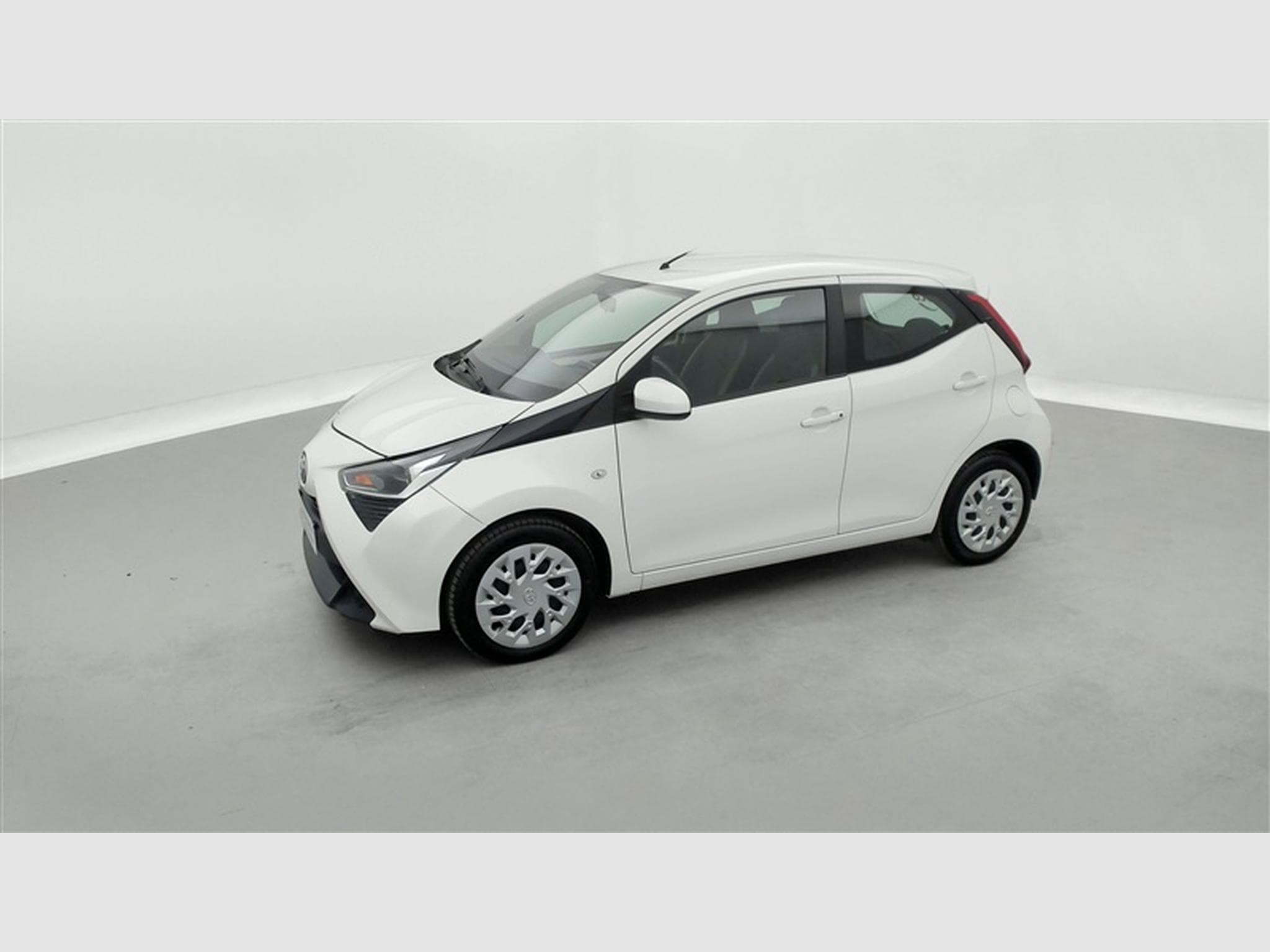 Toyota Aygo 1.0i VVT-i X-Play AUTO (2020) - Foto 20