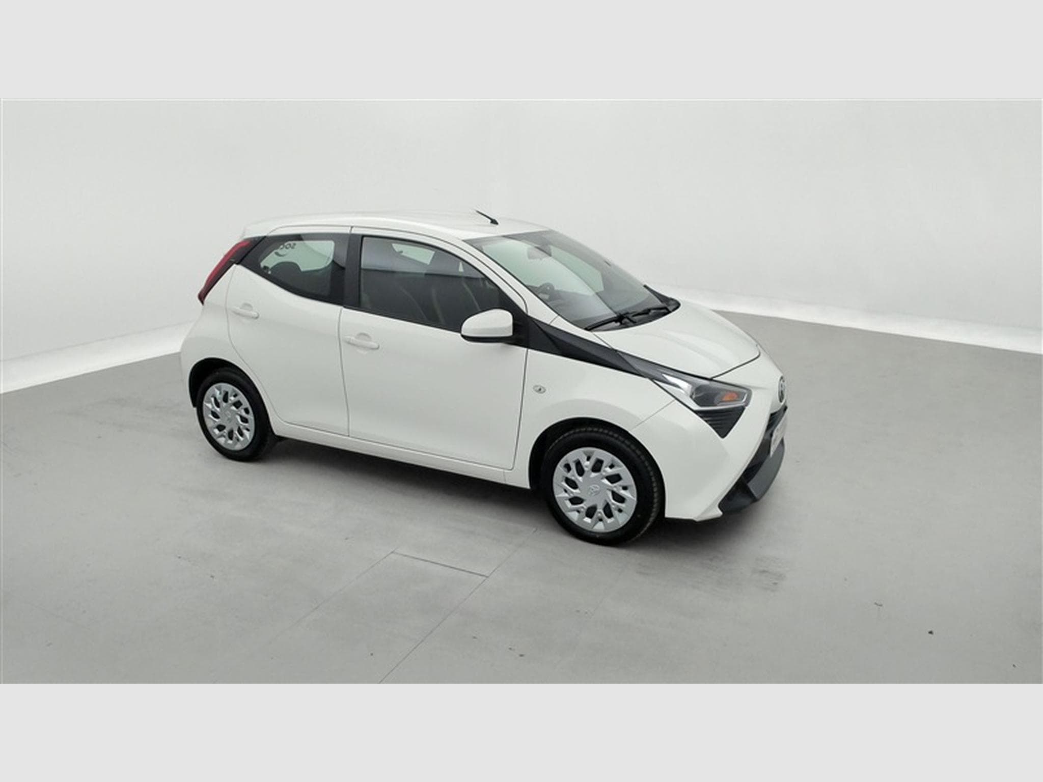 Toyota Aygo 1.0i VVT-i X-Play AUTO (2020) - Foto 22