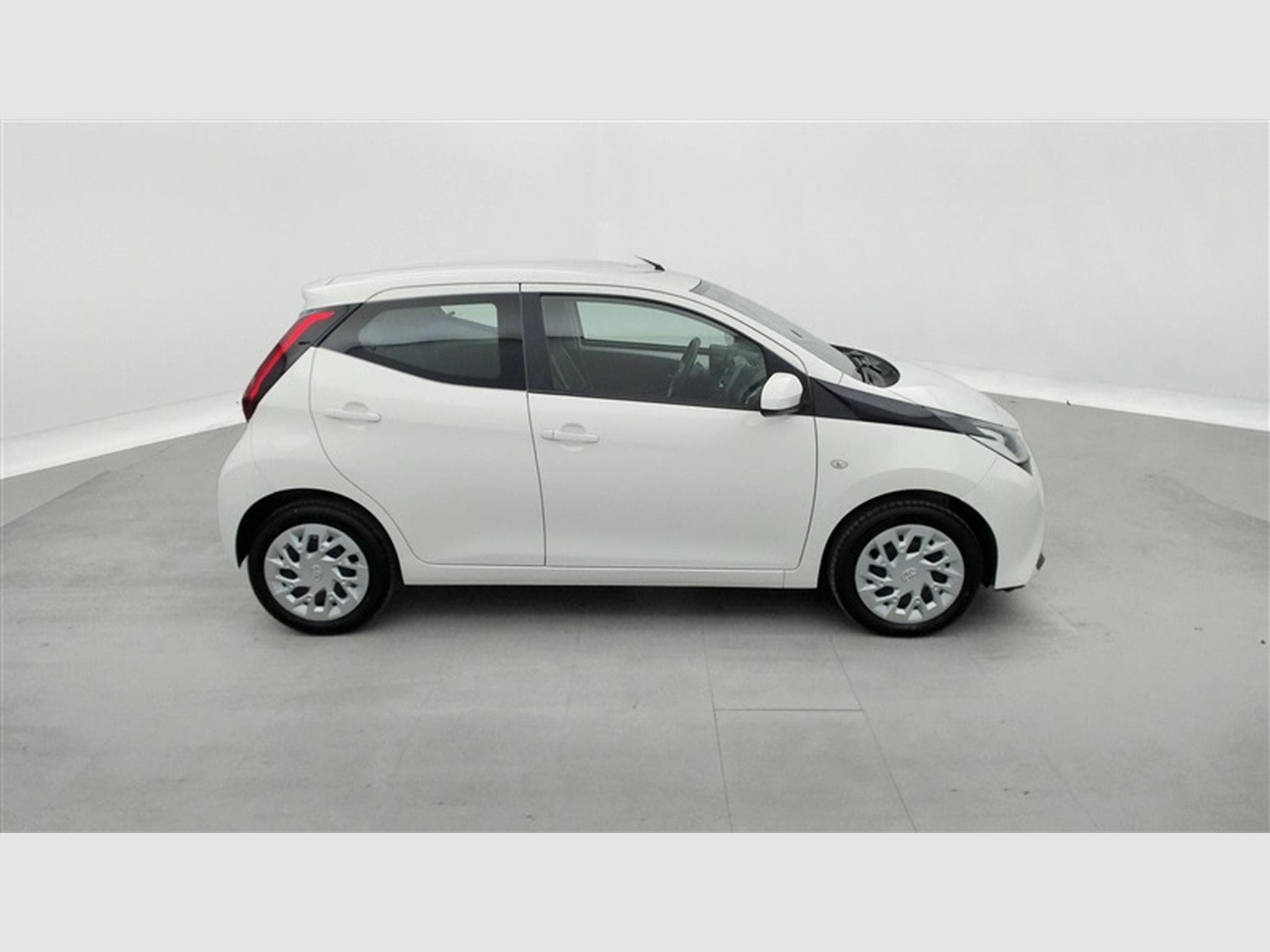 Toyota Aygo 1.0i VVT-i X-Play AUTO (2020) - Foto 23