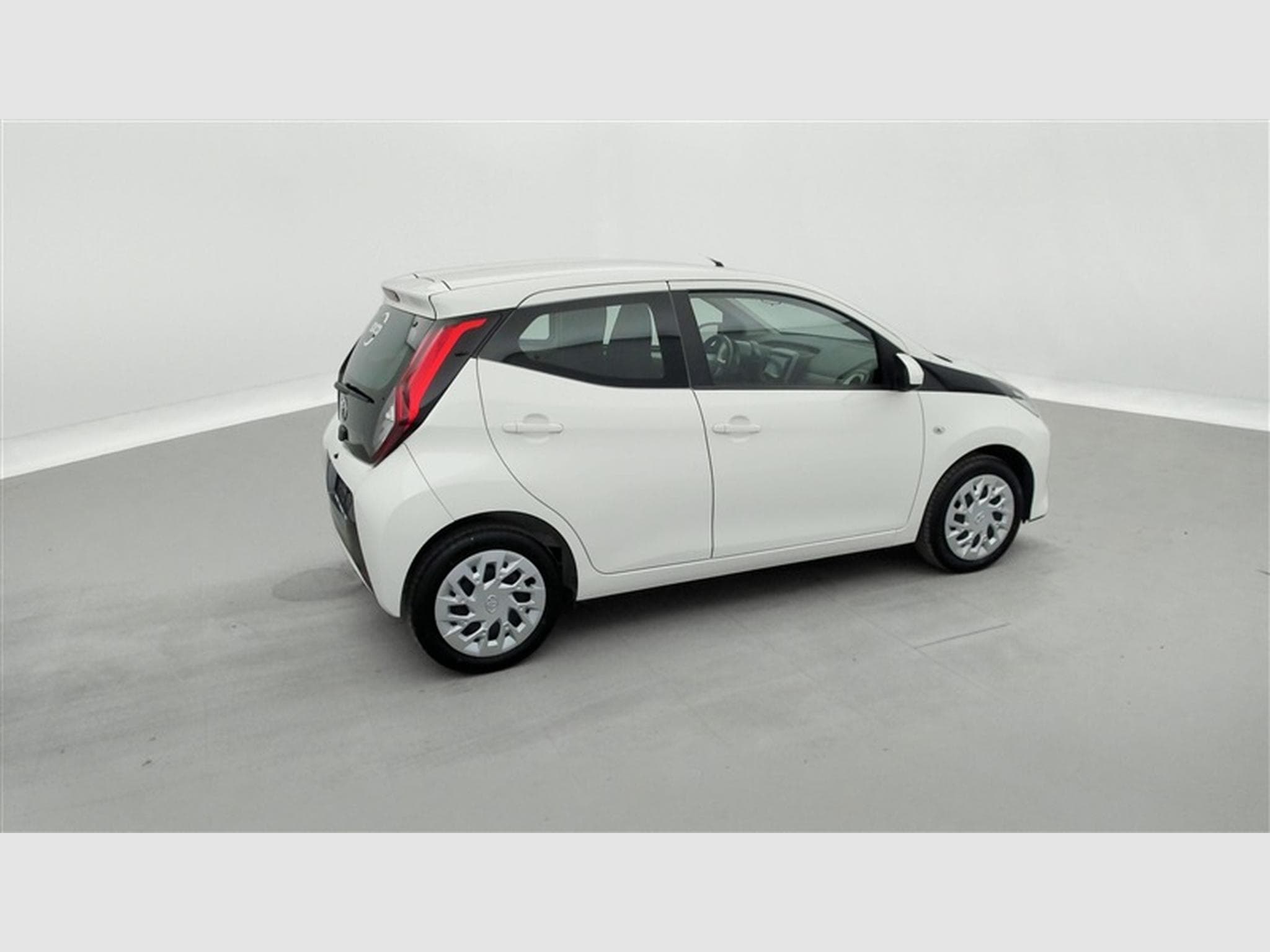 Toyota Aygo 1.0i VVT-i X-Play AUTO (2020) - Foto 24