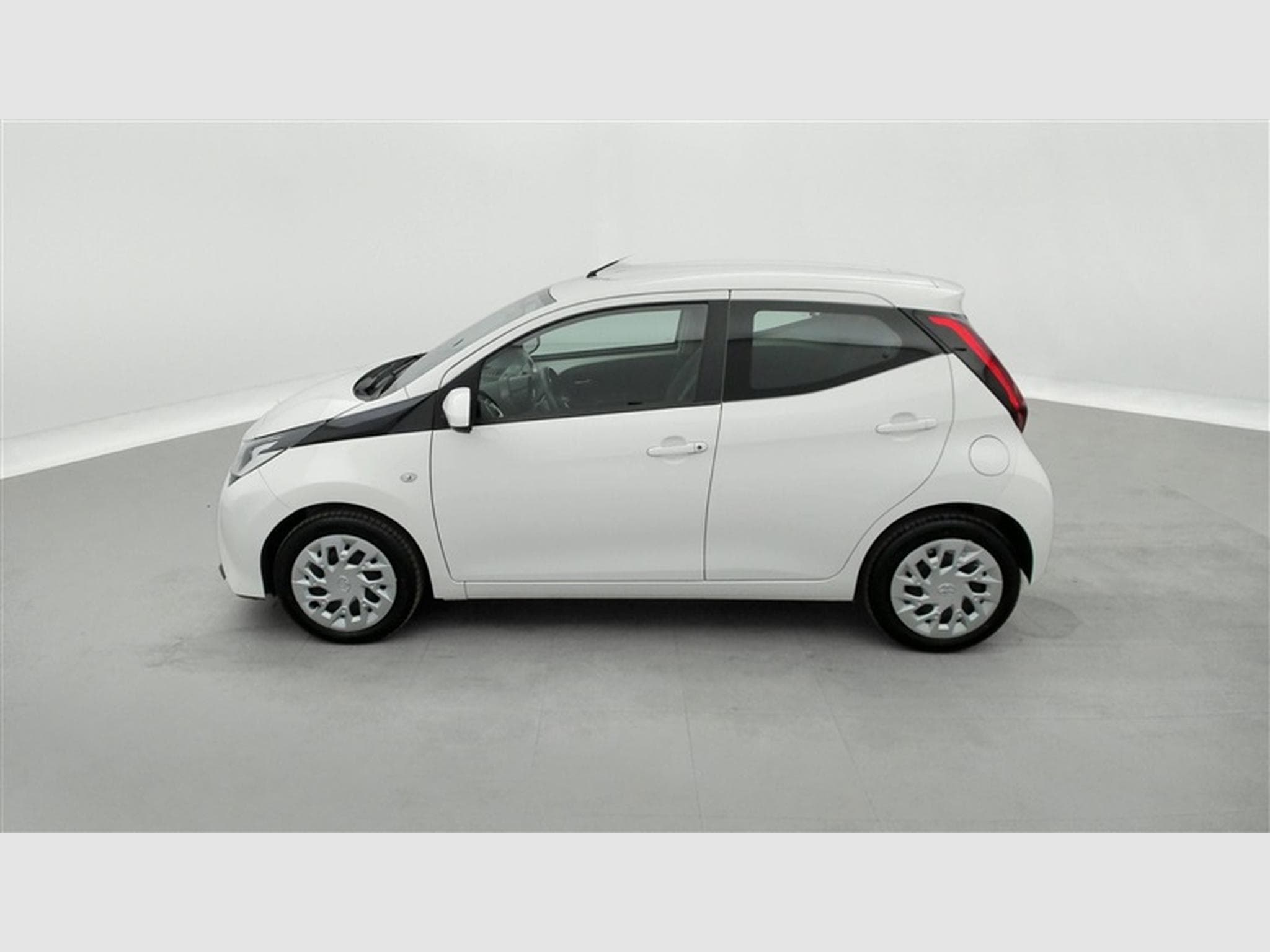 Toyota Aygo 1.0i VVT-i X-Play AUTO (2020) - Foto 3