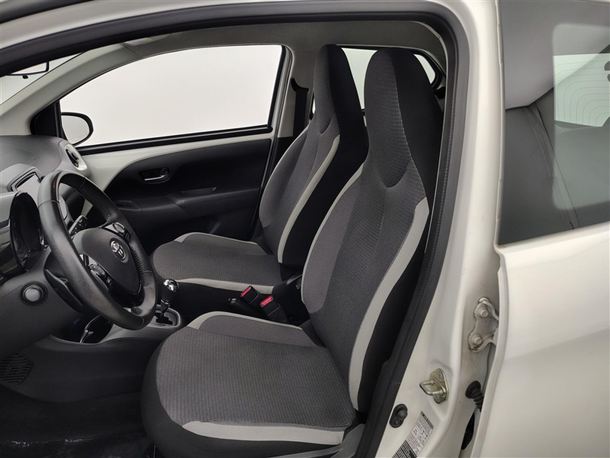 Toyota Aygo 1.0i VVT-i X-Play AUTO (2020) - Foto 7