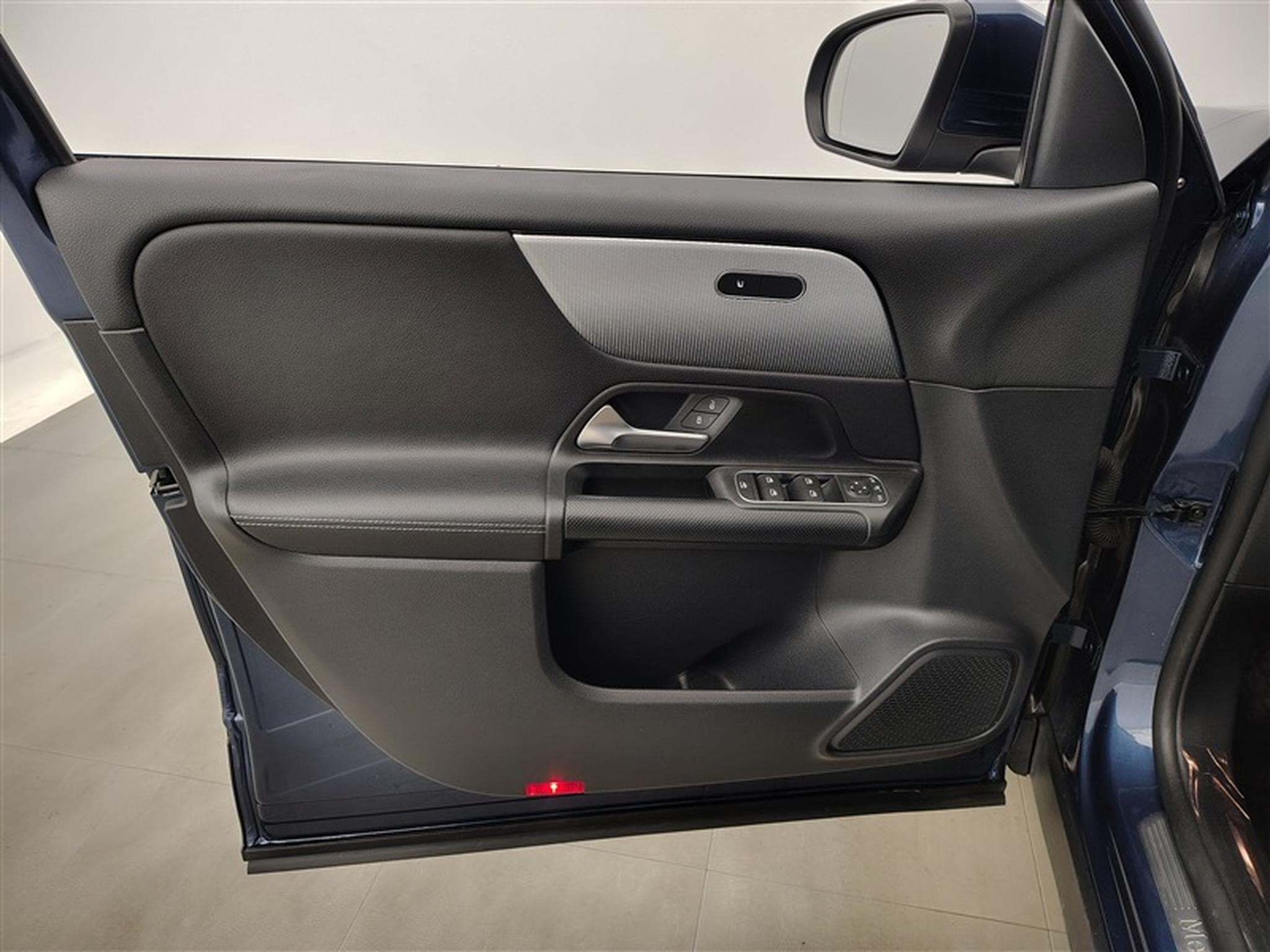 Mercedes GLB 180 180d Autom. Business Solution  S-CUIR / NAVI / FULL LED (2022) - Photo 16