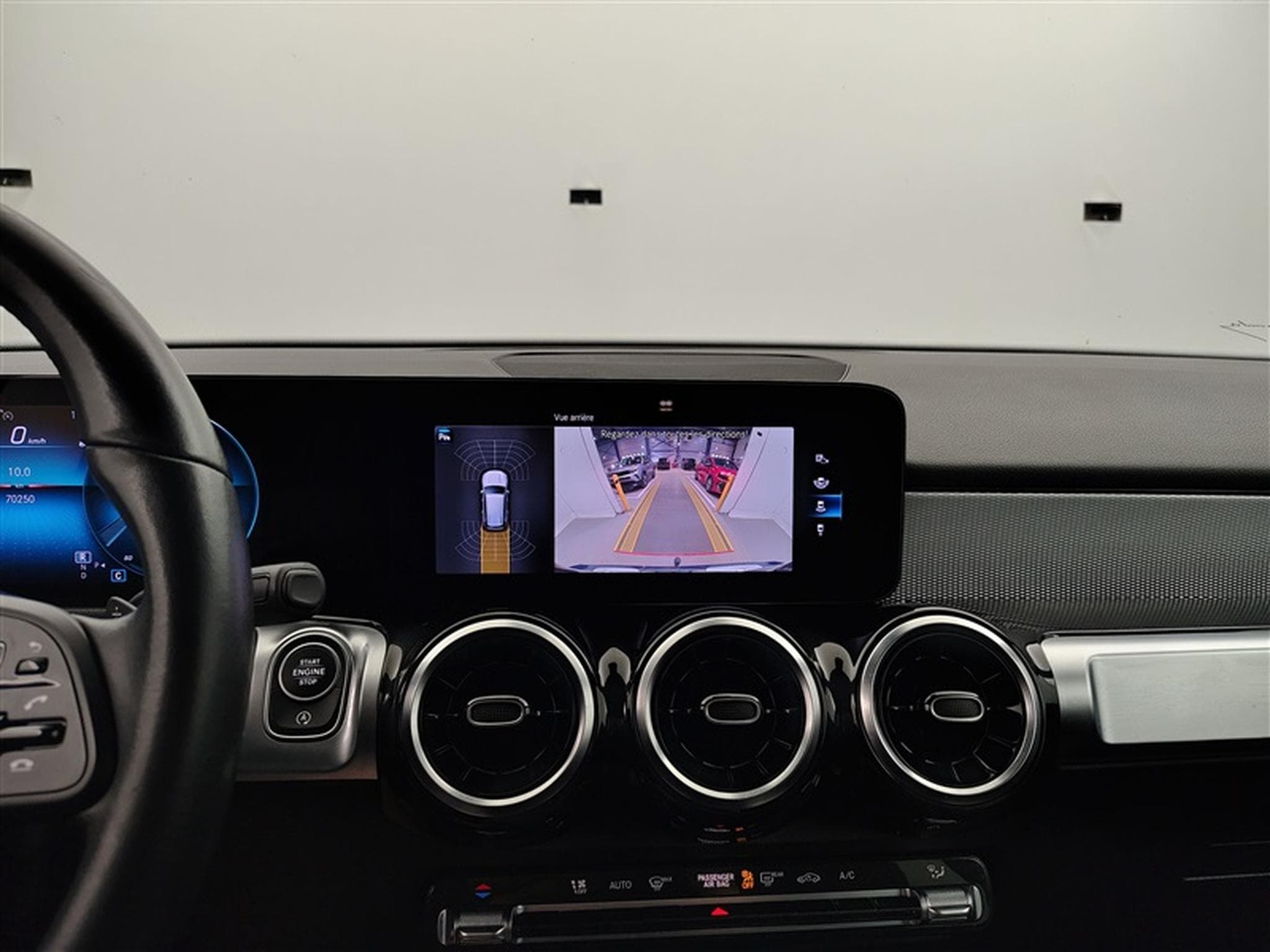 Mercedes GLB 180 180d Autom. Business Solution  S-CUIR / NAVI / FULL LED (2022) - Photo 17