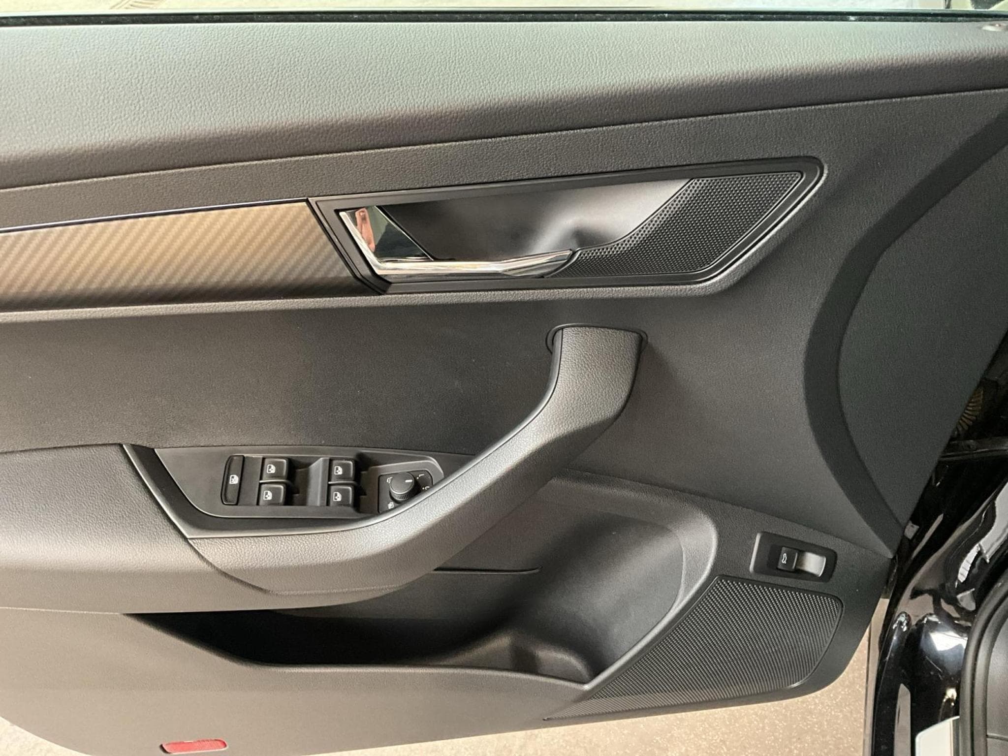 Skoda Karoq Sportline+DSG+4x4+Pano+AHK+Stand-H.+P.Travel-Ass. (2025) - Foto 14