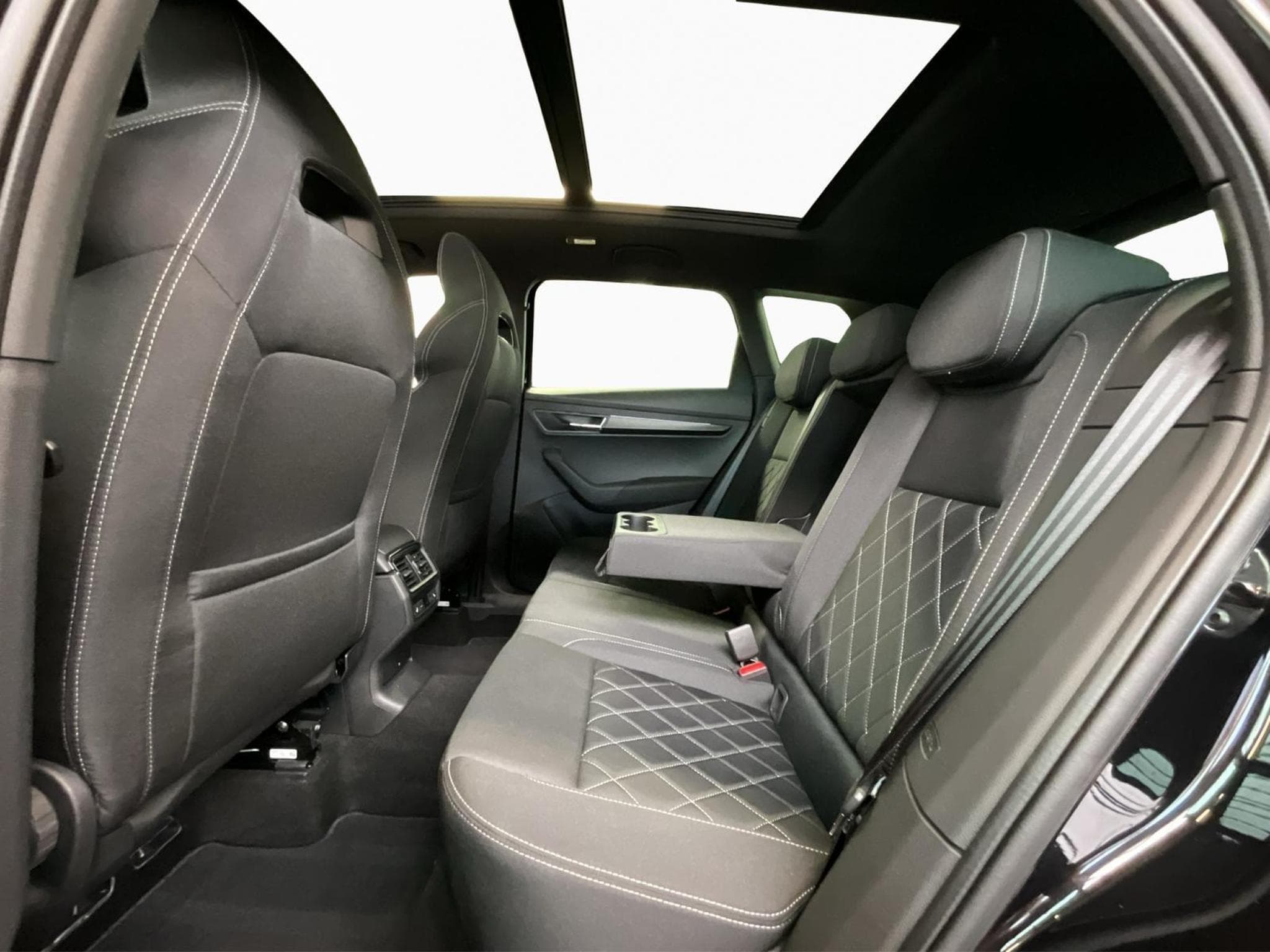 Skoda Karoq Sportline+DSG+4x4+Pano+AHK+Stand-H.+P.Travel-Ass. (2025) - Foto 16