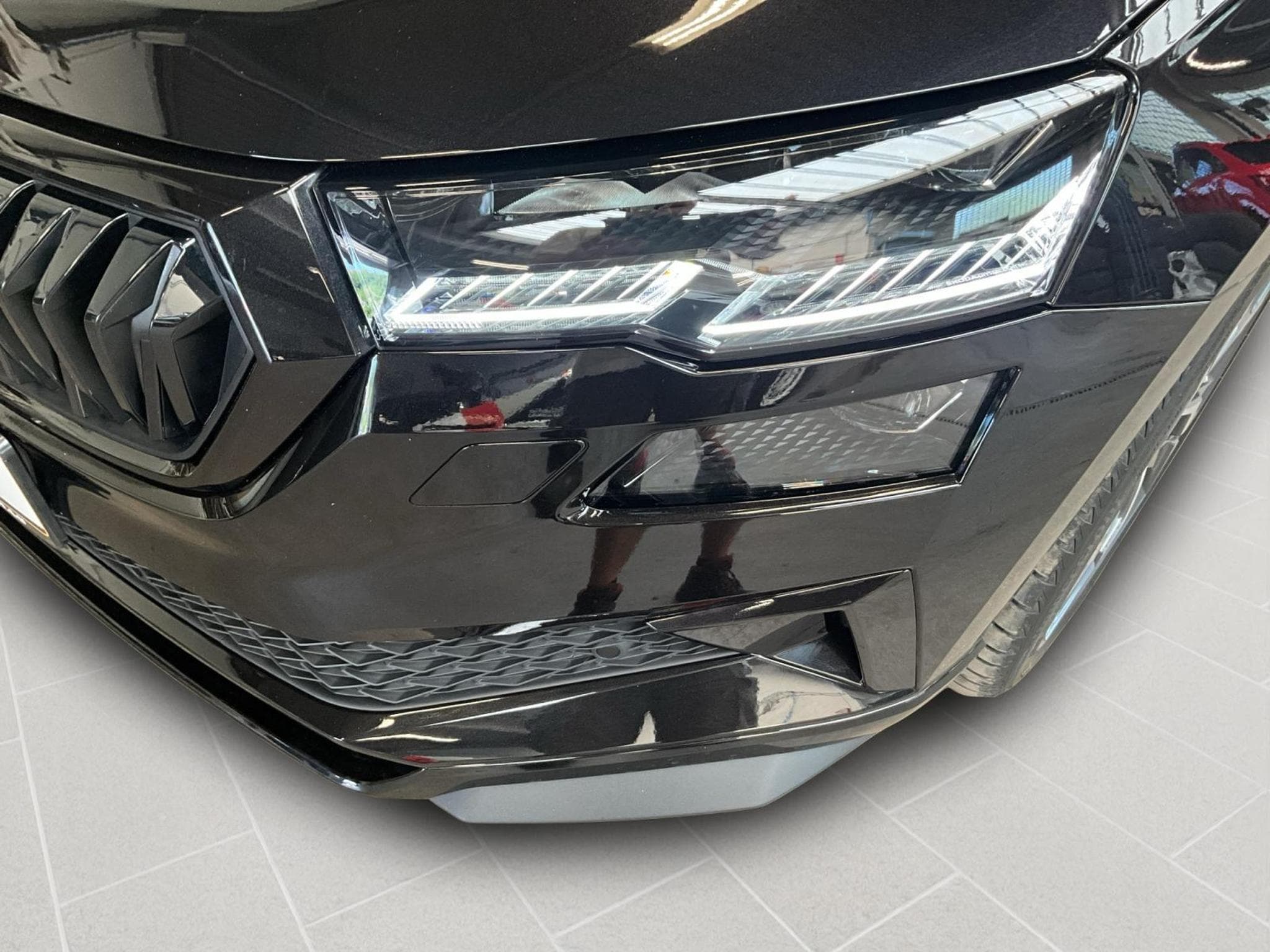 Skoda Karoq Sportline+DSG+4x4+Pano+AHK+Stand-H.+P.Travel-Ass. (2025) - Foto 18