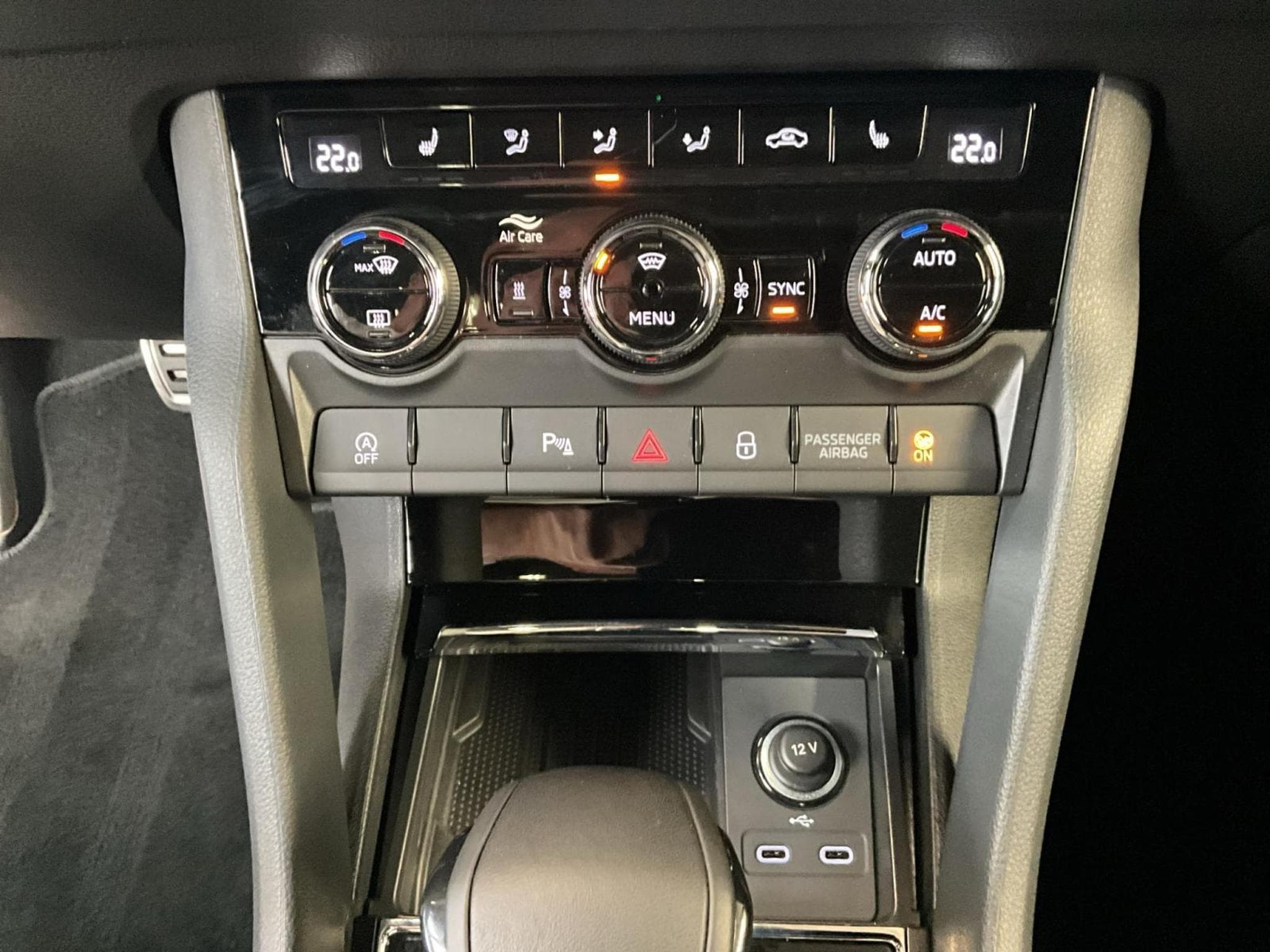 Skoda Karoq Sportline+DSG+4x4+Pano+AHK+Stand-H.+P.Travel-Ass. (2025) - Foto 22