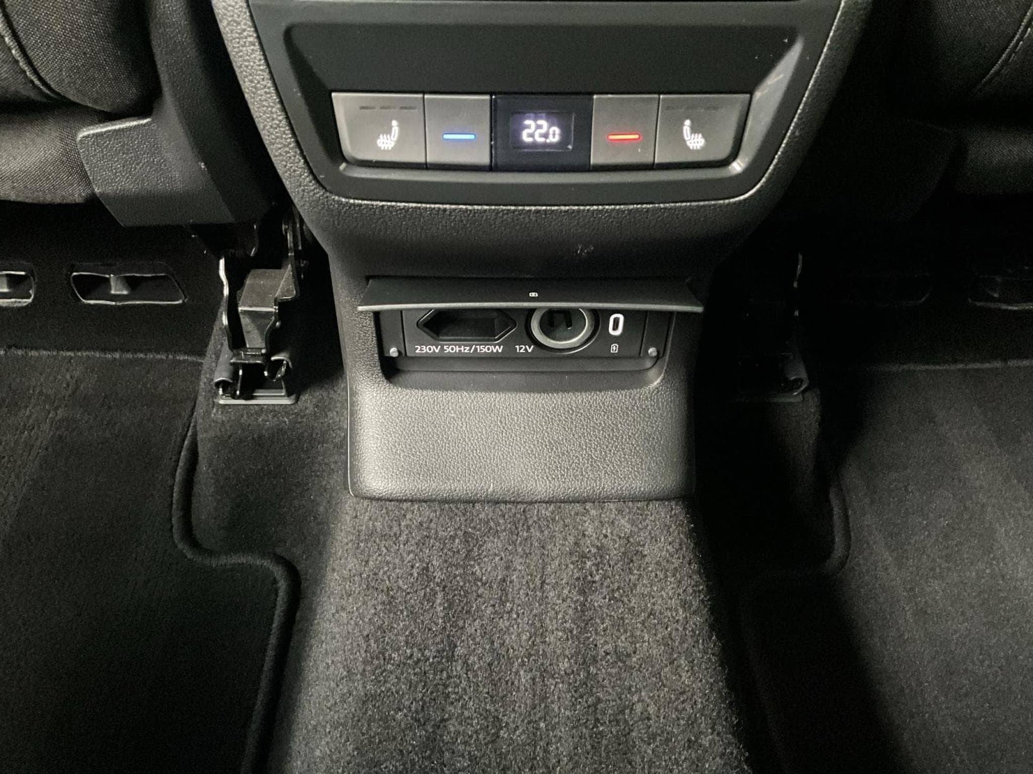 Skoda Karoq Sportline+DSG+4x4+Pano+AHK+Stand-H.+P.Travel-Ass. (2025) - Foto 23