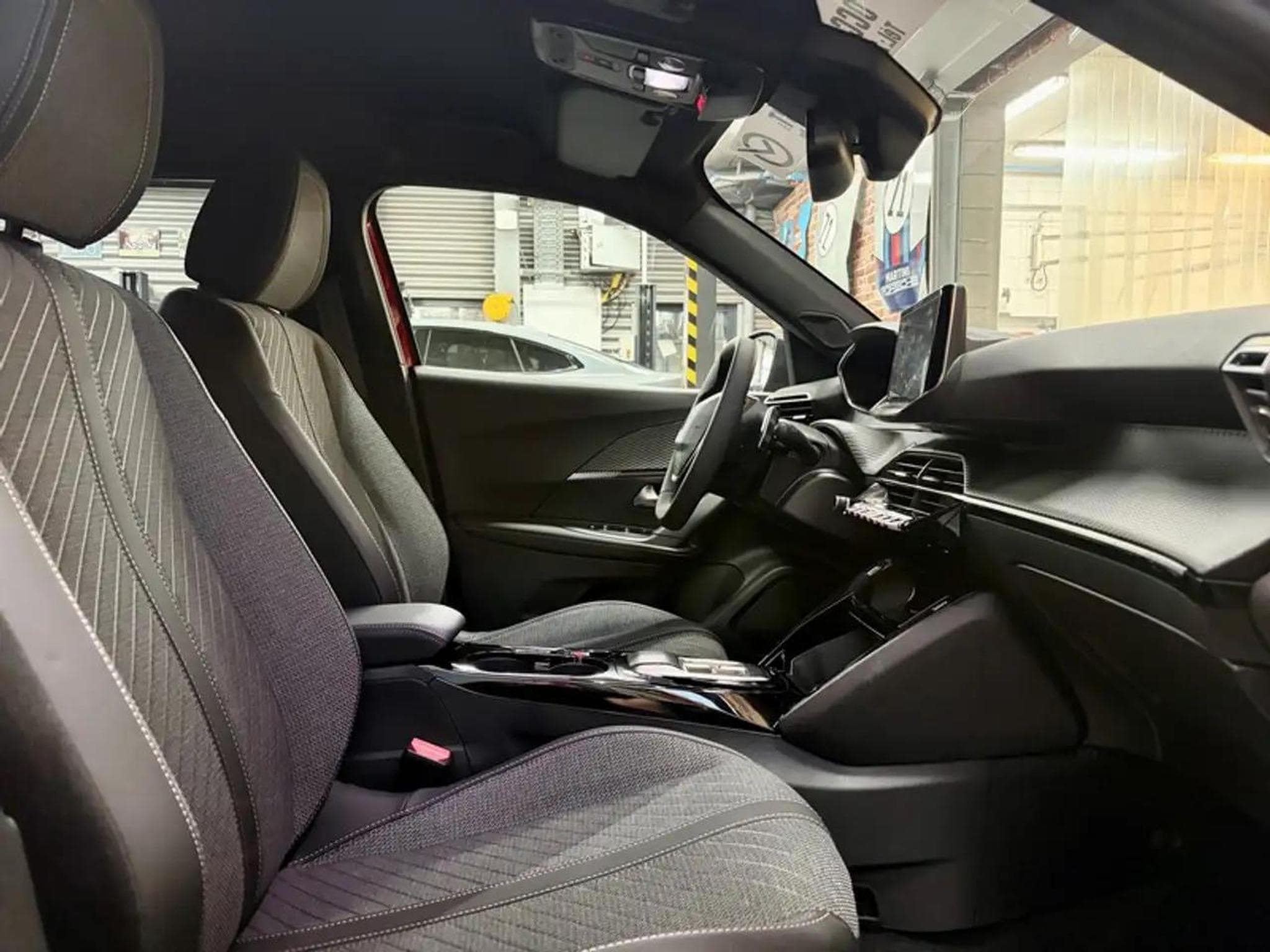 Peugeot 2008 (2025) - Foto 8