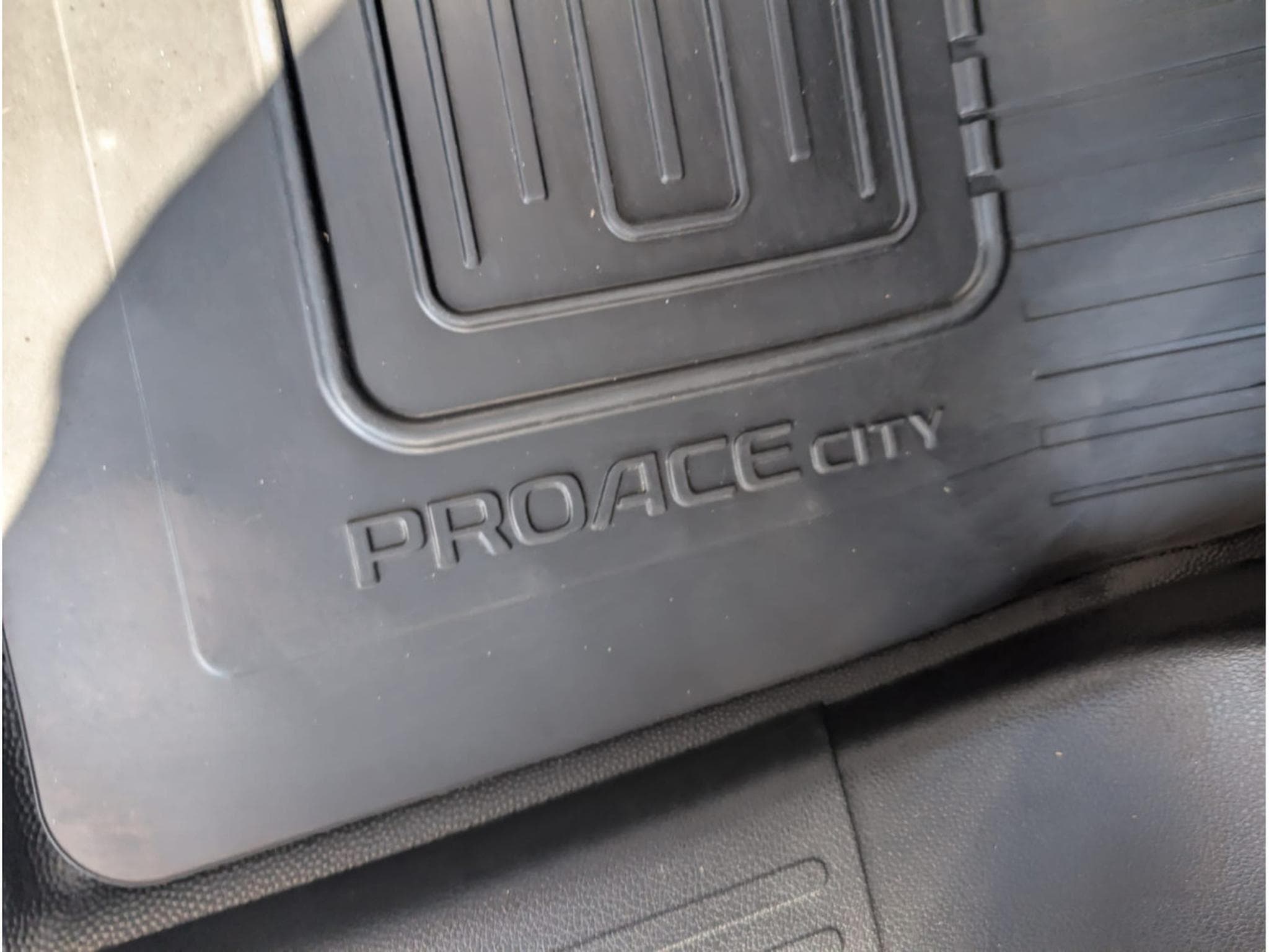 Toyota Proace CITY LWB 1.5L 100HP ACTIVE * GARANTIE CONSTRUCTEUR 9 ANS* (2025) - Foto 11